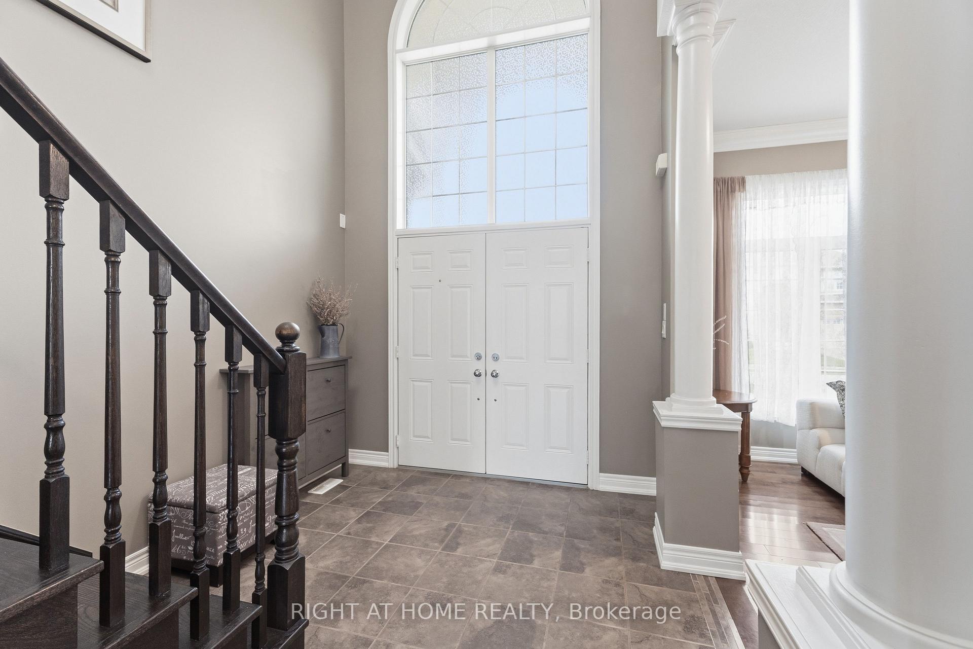 Photo 3 of 38 Weaver Drive, Hamilton, Meadowlands — HOMEH