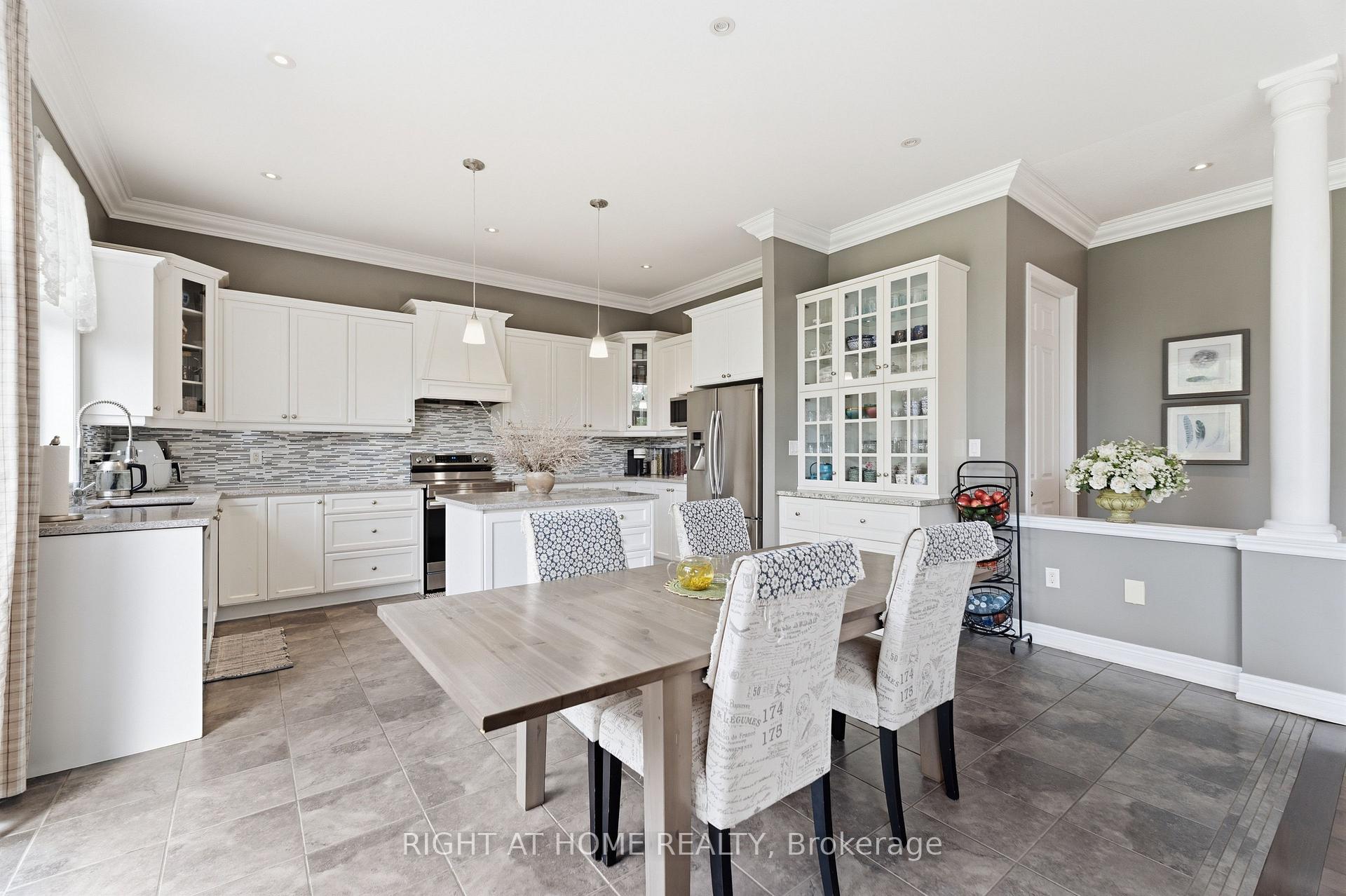 Photo 12 of 38 Weaver Drive, Hamilton, Meadowlands — HOMEH