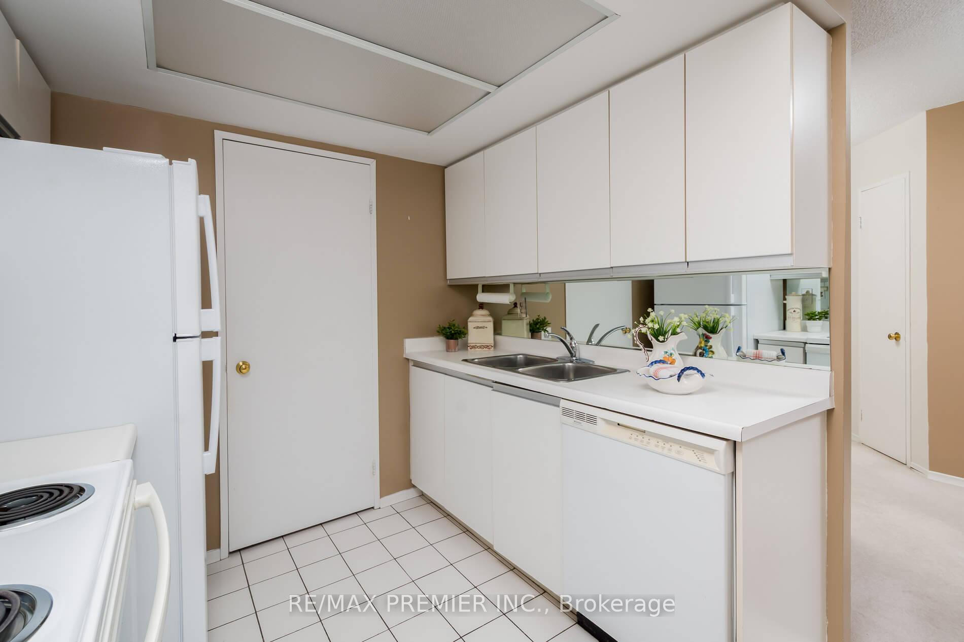 Photo 18 of Unit 1614, 7440 Bathurst Street, Vaughan, Brownridge — HOMEH