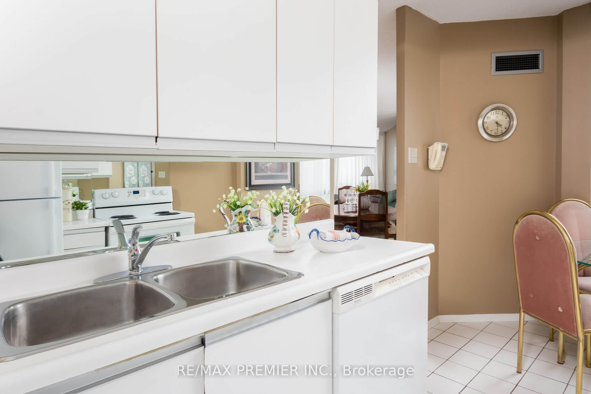 Photo 19 of Unit 1614, 7440 Bathurst Street, Vaughan, Brownridge — HOMEH