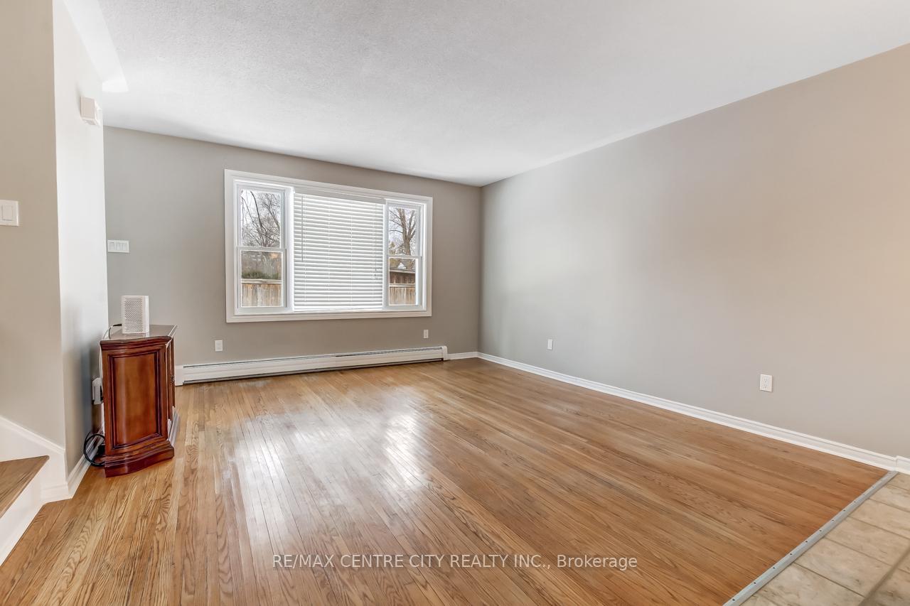 Photo 2 of 951 Notre Dame Drive, London, South O — HOMEH
