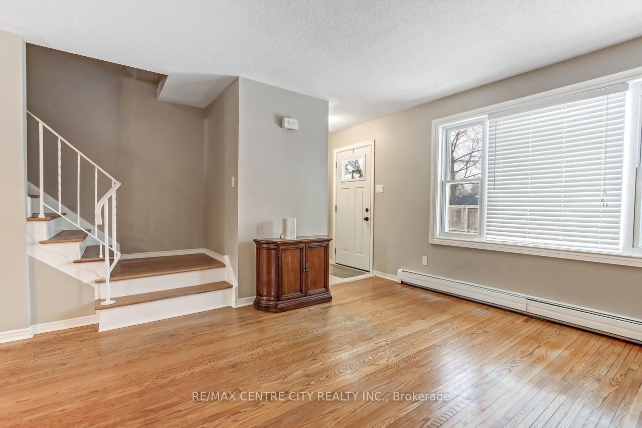 Photo 3 of 951 Notre Dame Drive, London, South O — HOMEH