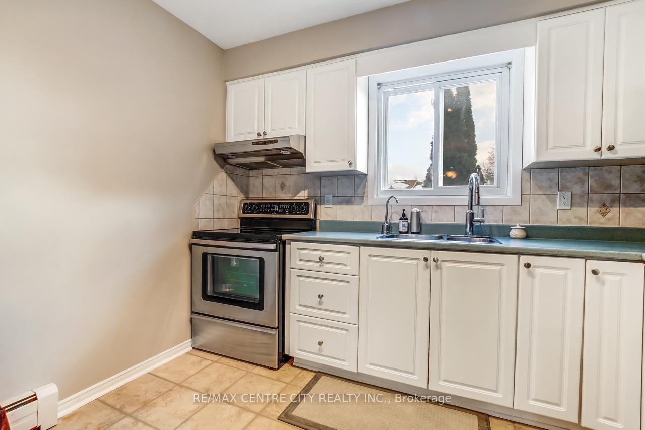 Photo 7 of 951 Notre Dame Drive, London, South O — HOMEH