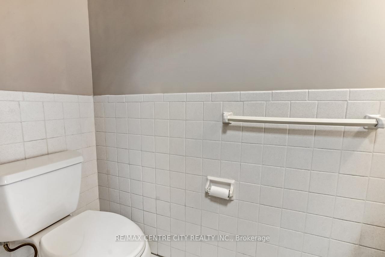 Photo 9 of 951 Notre Dame Drive, London, South O — HOMEH