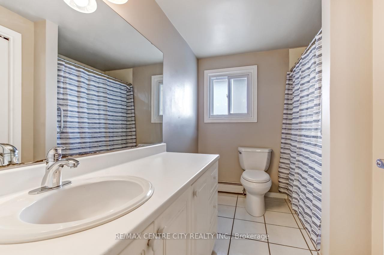 Photo 11 of 951 Notre Dame Drive, London, South O — HOMEH