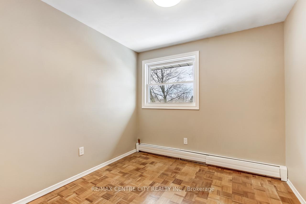 Photo 12 of 951 Notre Dame Drive, London, South O — HOMEH