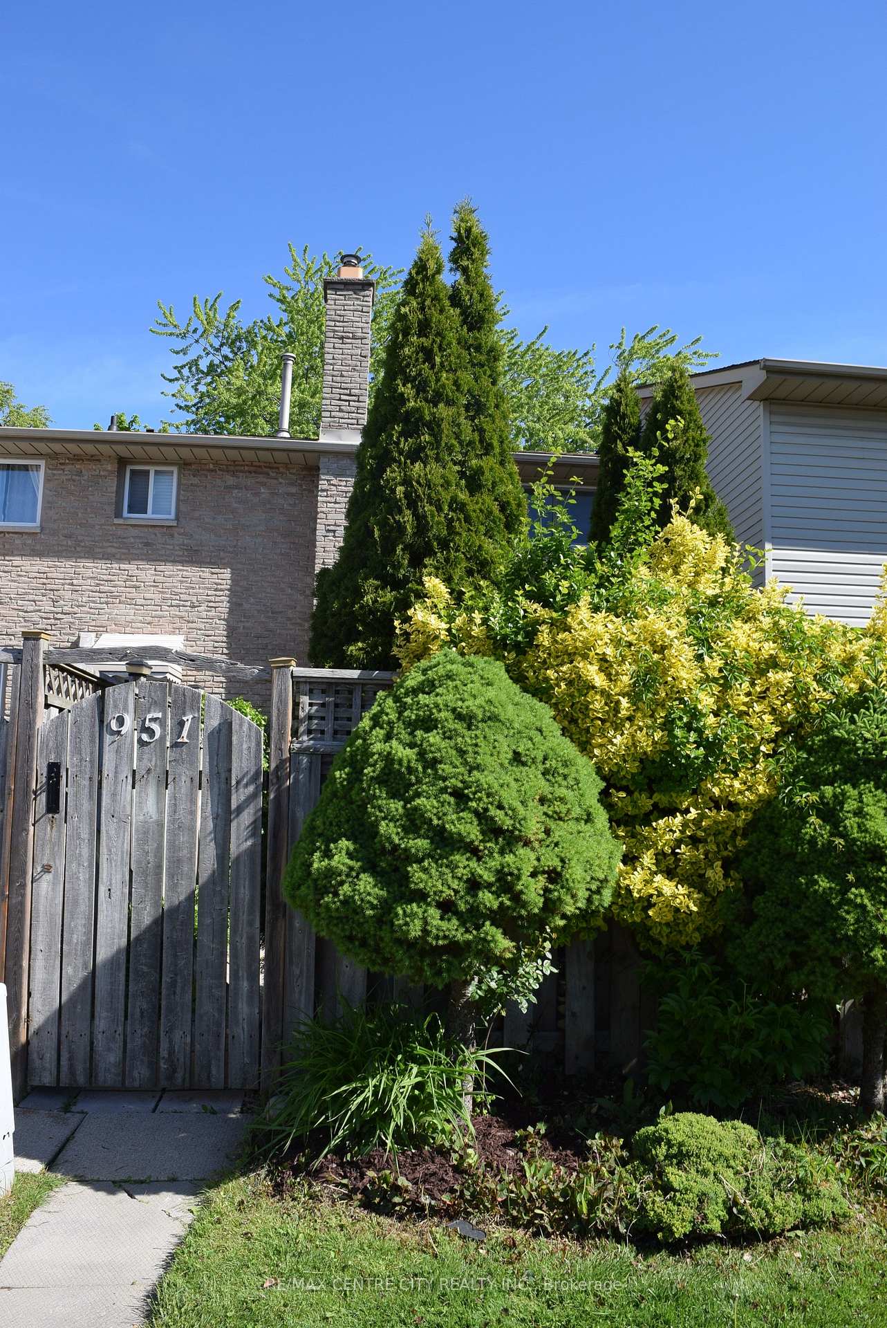 Photo 16 of 951 Notre Dame Drive, London, South O — HOMEH