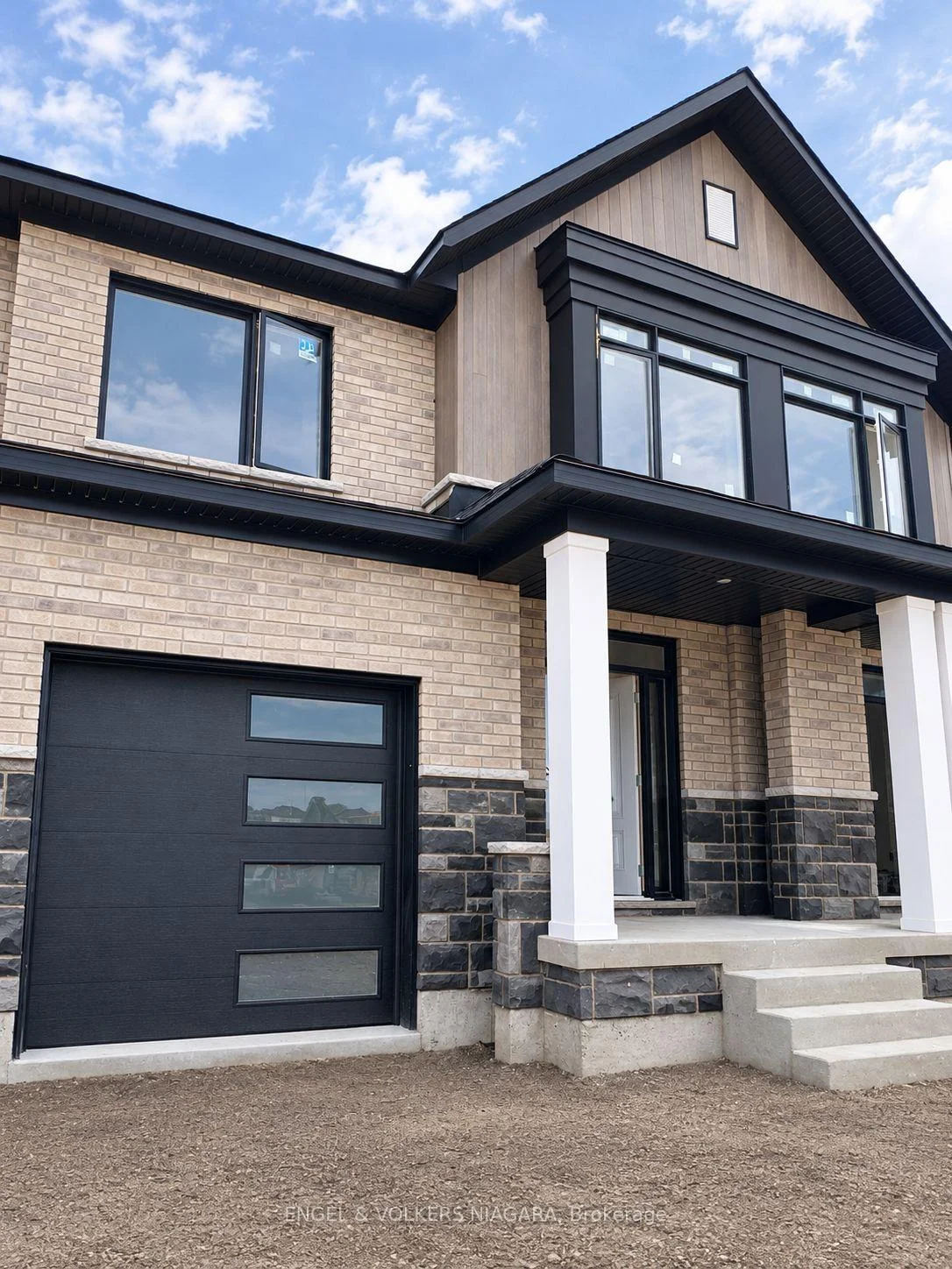 Photo 2 of 9 Cherry Birch Crescent, Thorold, Confederation Heights — HOMEH