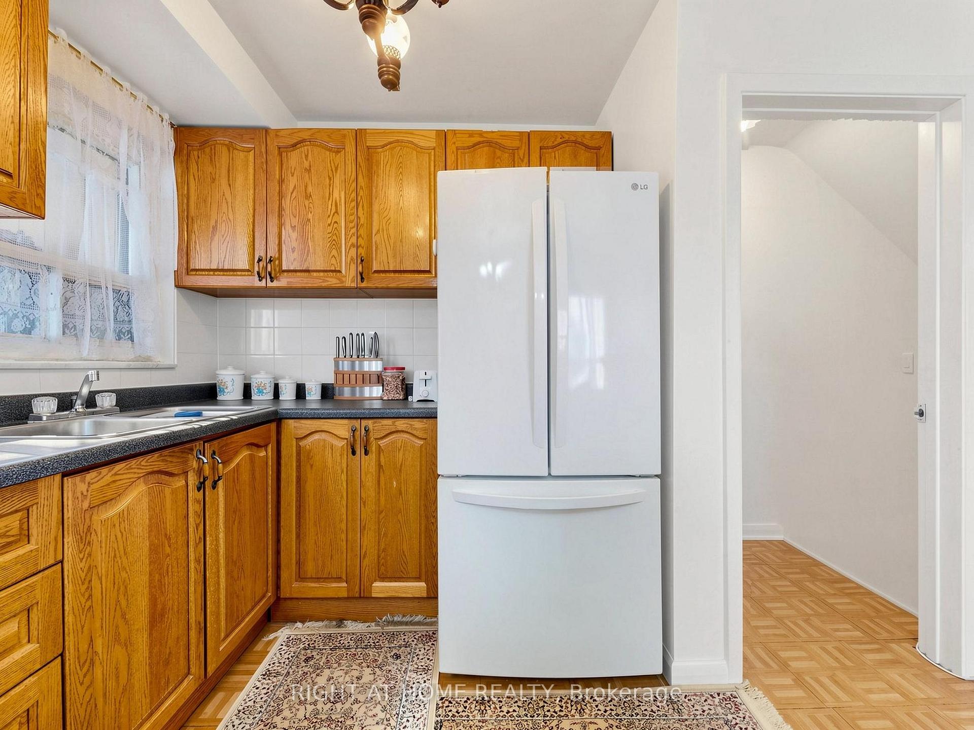Photo 4 of 771 Birchmount Road, Scarborough, Ionview — HOMEH