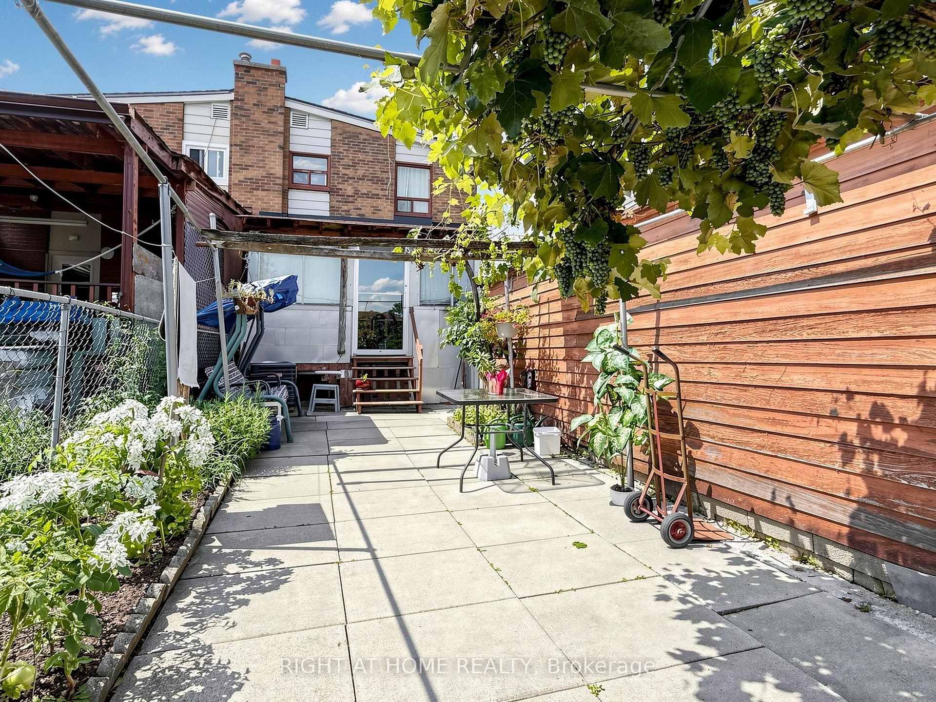 Photo 19 of 771 Birchmount Road, Scarborough, Ionview — HOMEH