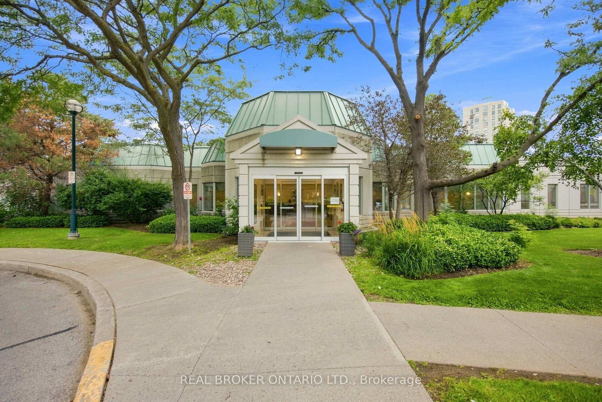 Front of Unit 709, 5001 Finch Avenue E