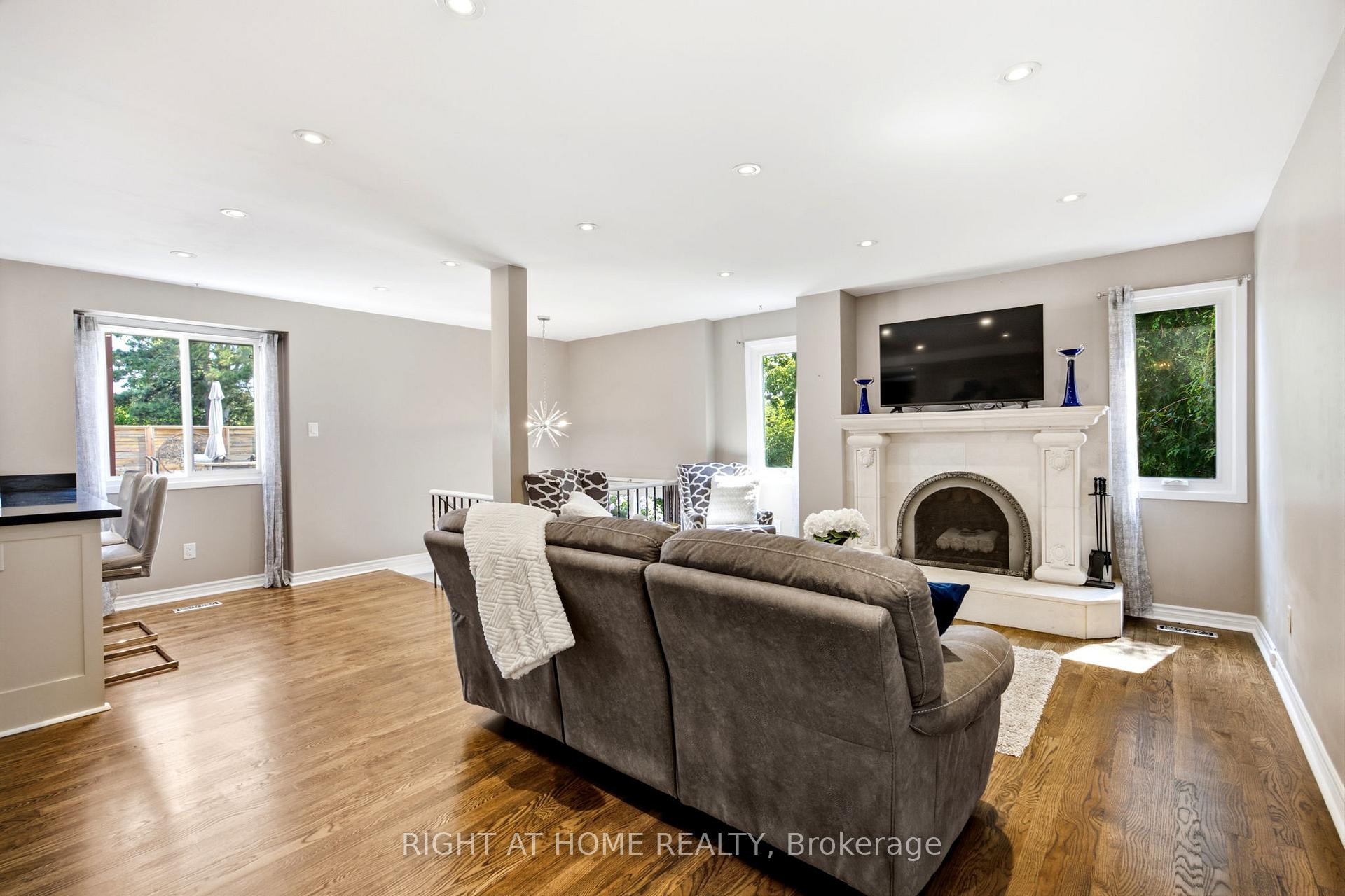 Photo 4 of 4141 Trellis Crescent, Mississauga, Erin Mills — HOMEH