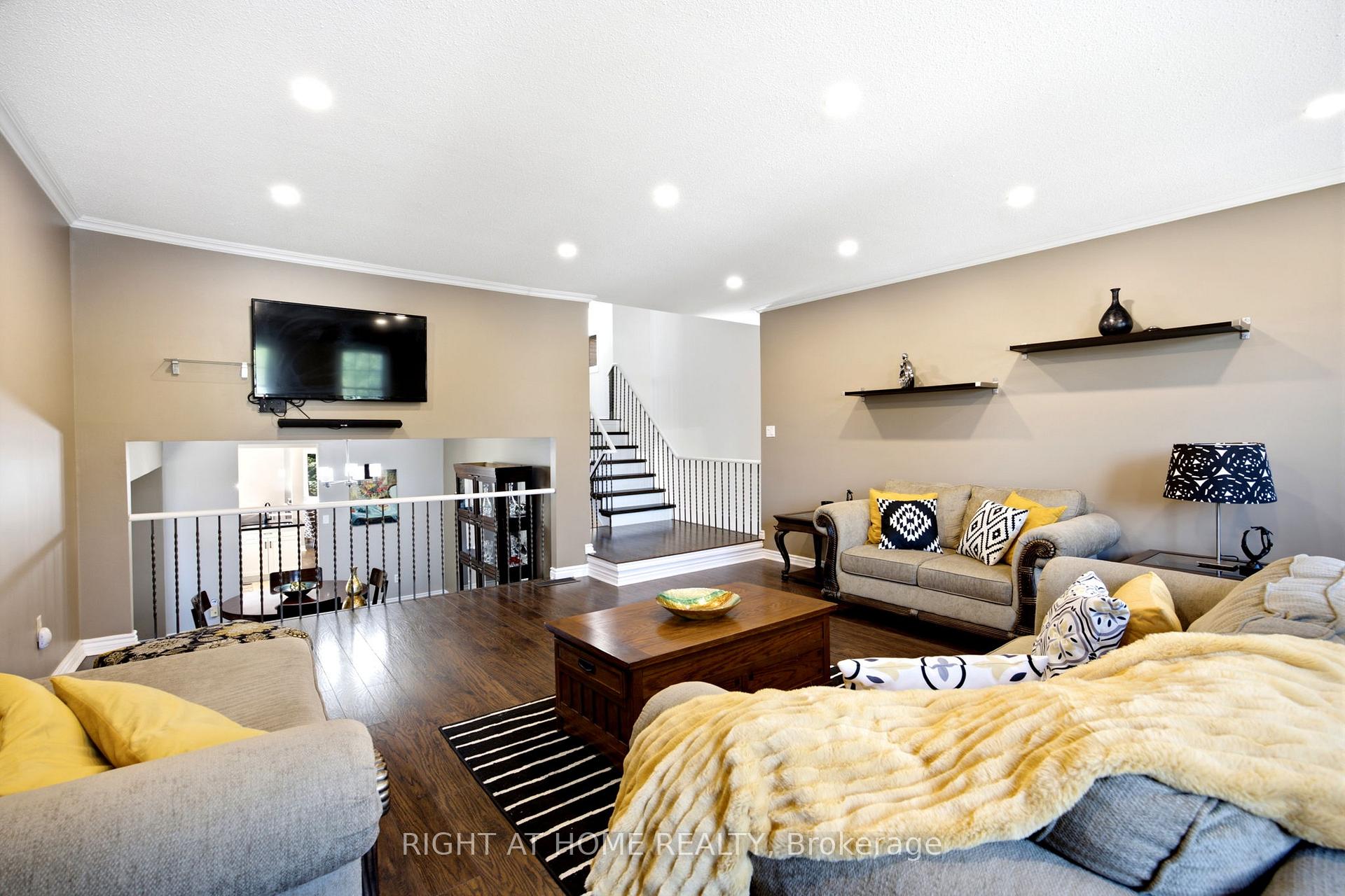 Photo 14 of 4141 Trellis Crescent, Mississauga, Erin Mills — HOMEH