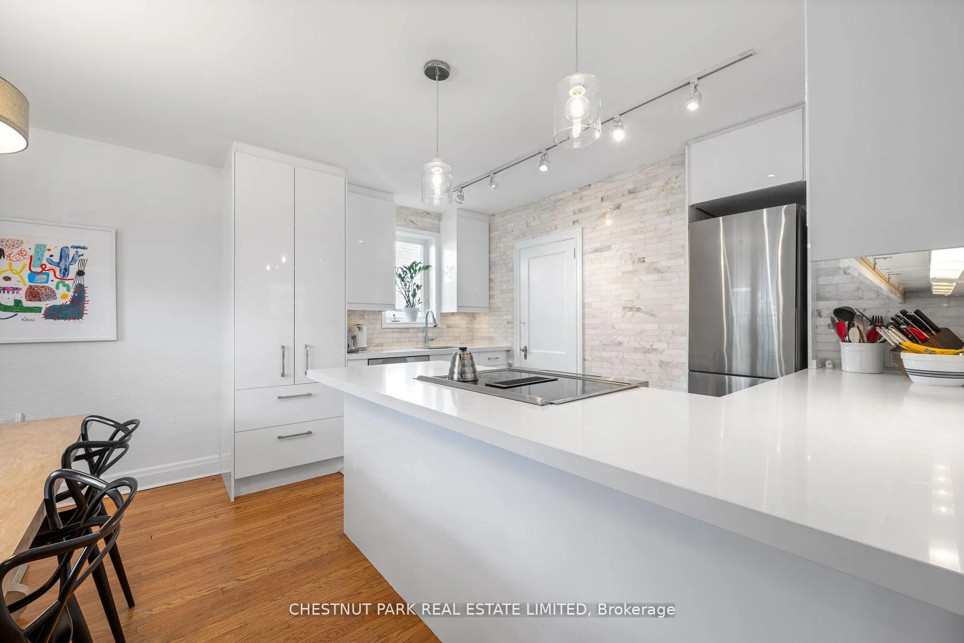 Photo 2 of Unit Main, 9 Oriole Crescent, Toronto, Yonge-St. Clair — HOMEH