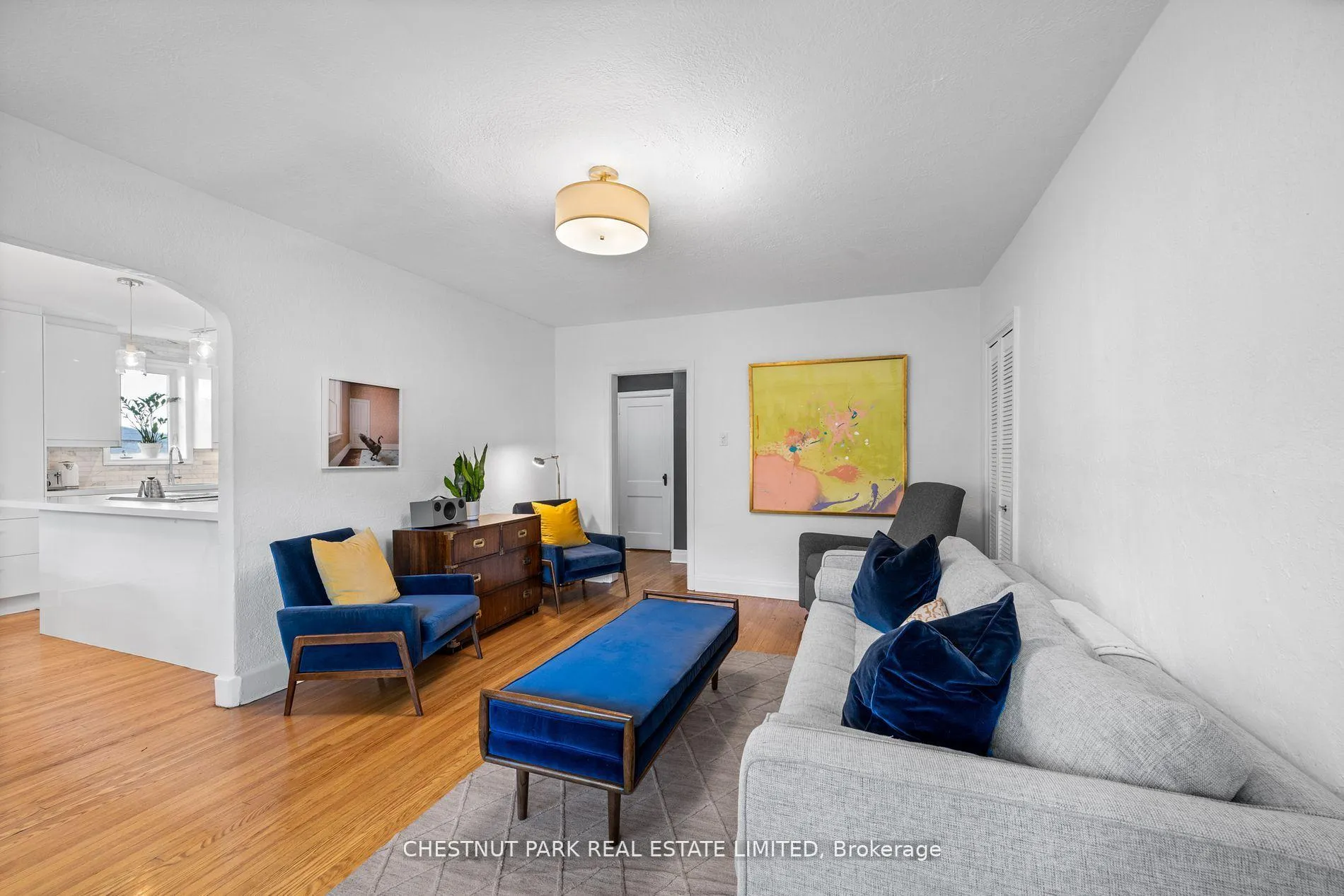 Photo 4 of Unit Main, 9 Oriole Crescent, Toronto, Yonge-St. Clair — HOMEH