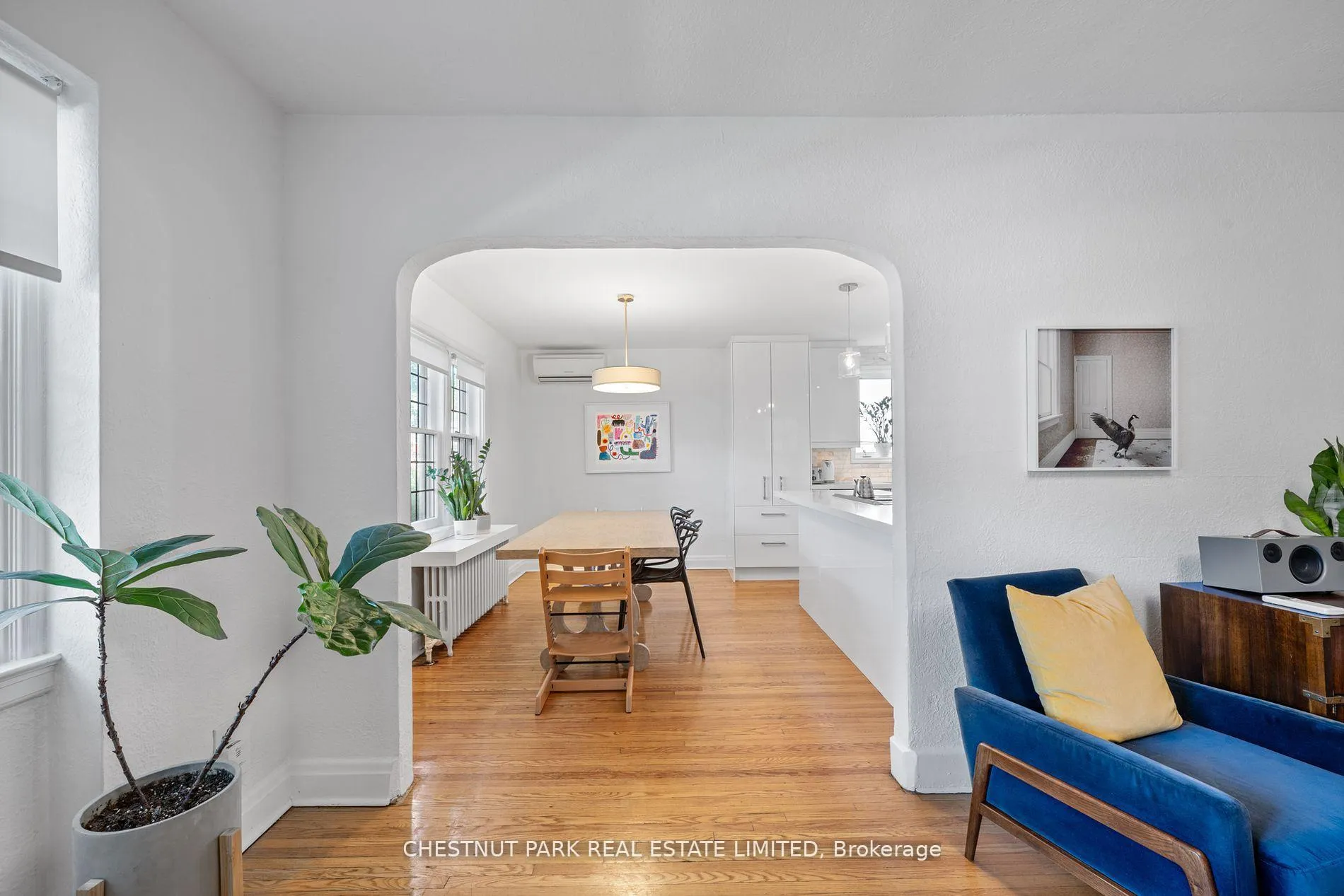 Photo 7 of Unit Main, 9 Oriole Crescent, Toronto, Yonge-St. Clair — HOMEH