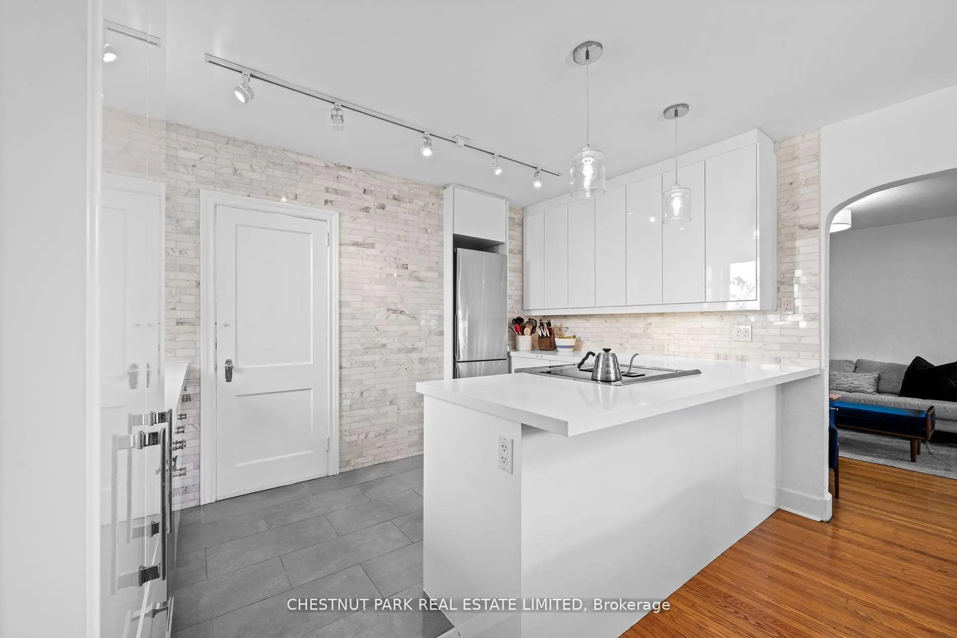 Photo 9 of Unit Main, 9 Oriole Crescent, Toronto, Yonge-St. Clair — HOMEH