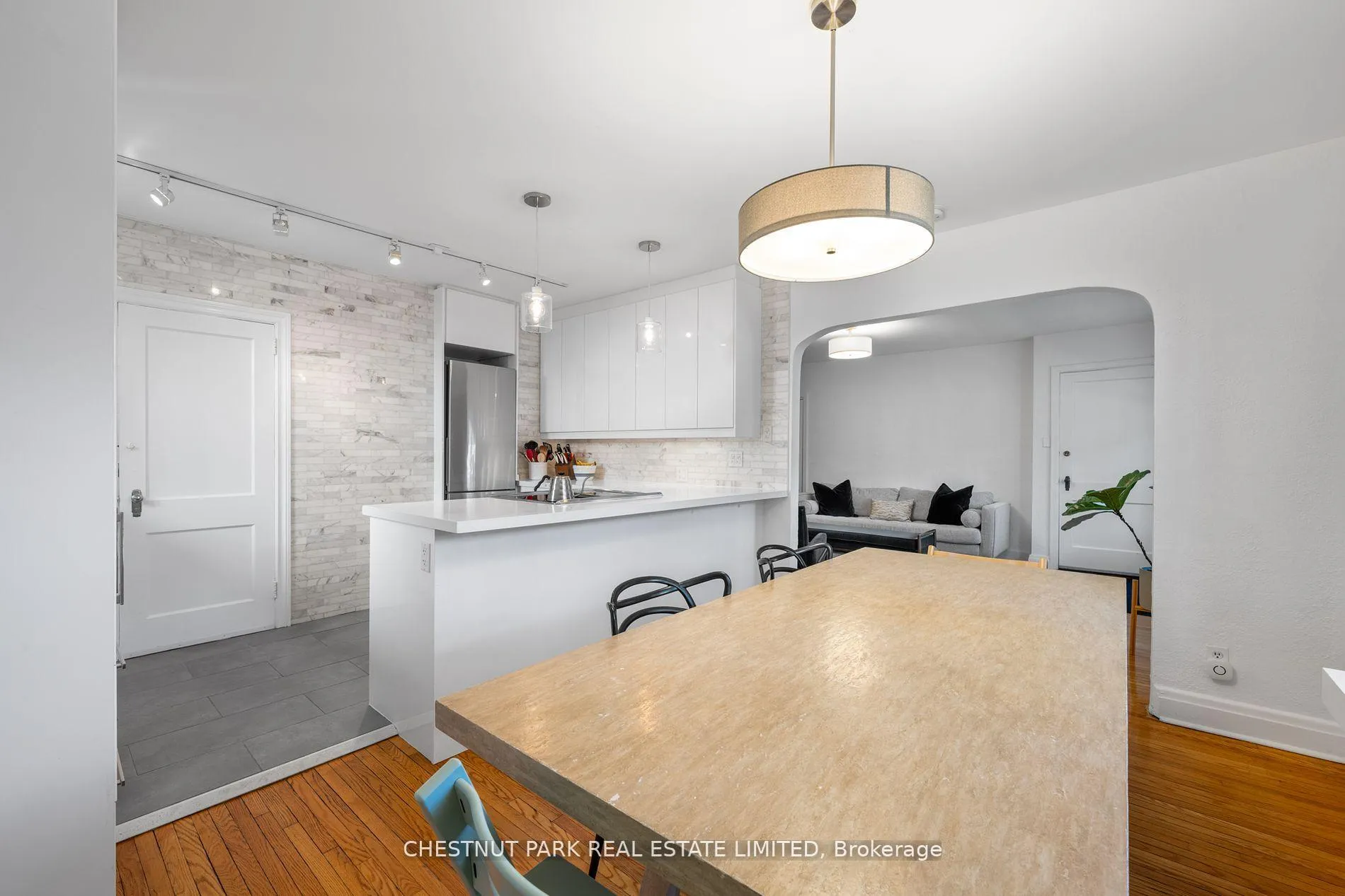 Photo 12 of Unit Main, 9 Oriole Crescent, Toronto, Yonge-St. Clair — HOMEH