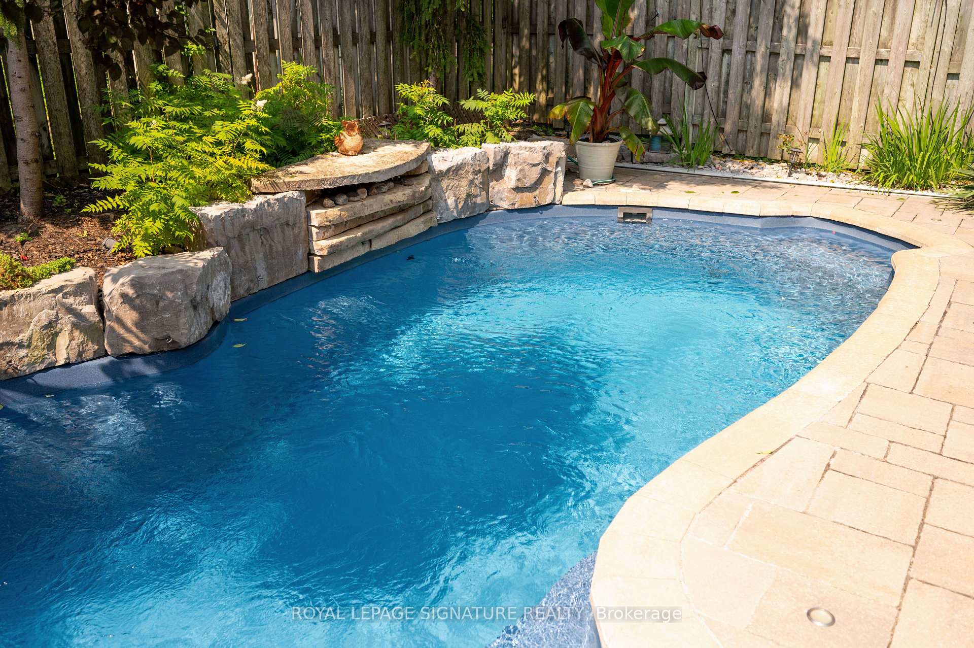Photo 2 of 7134 Hallsands Drive, Mississauga, Meadowvale Village — HOMEH