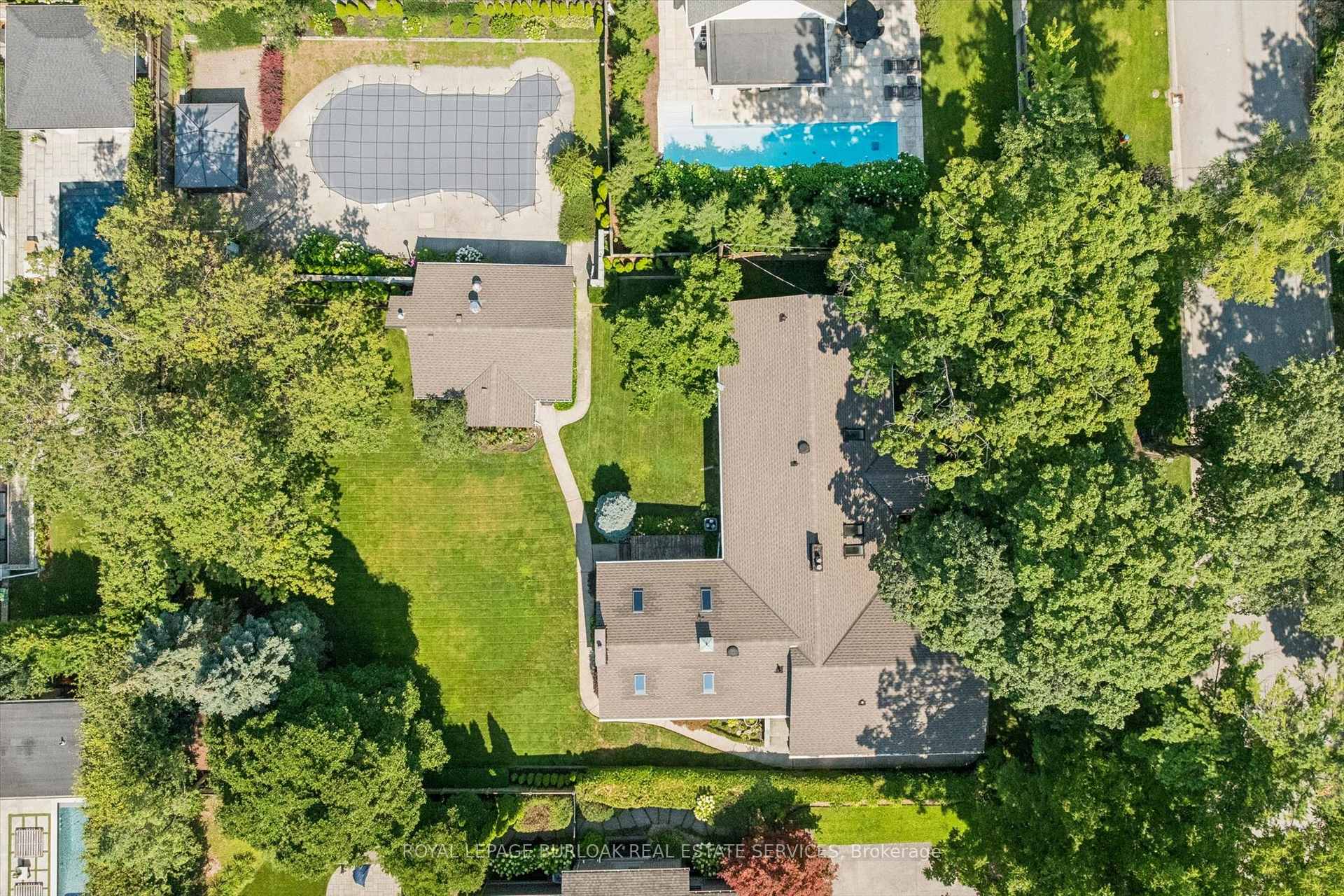Photo 2 of 138 Appleby Place, Burlington, Shoreacres — HOMEH
