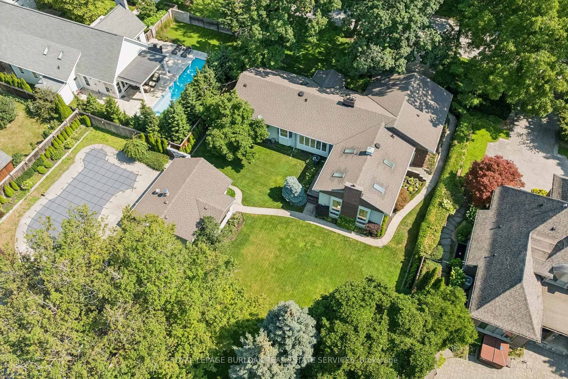 Photo 3 of 138 Appleby Place, Burlington, Shoreacres — HOMEH