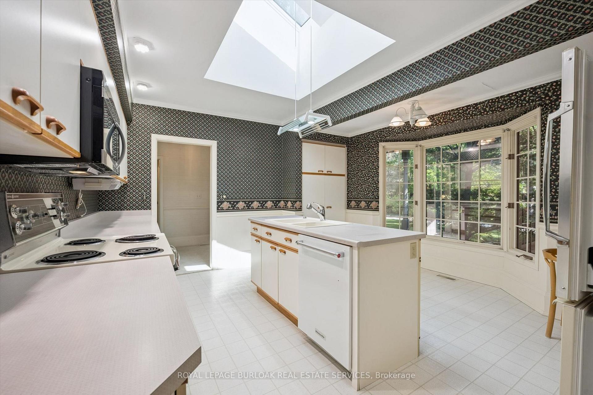 Photo 16 of 138 Appleby Place, Burlington, Shoreacres — HOMEH
