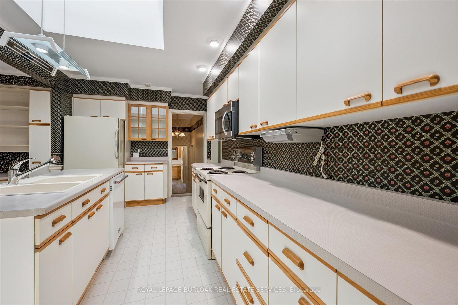 Photo 17 of 138 Appleby Place, Burlington, Shoreacres — HOMEH