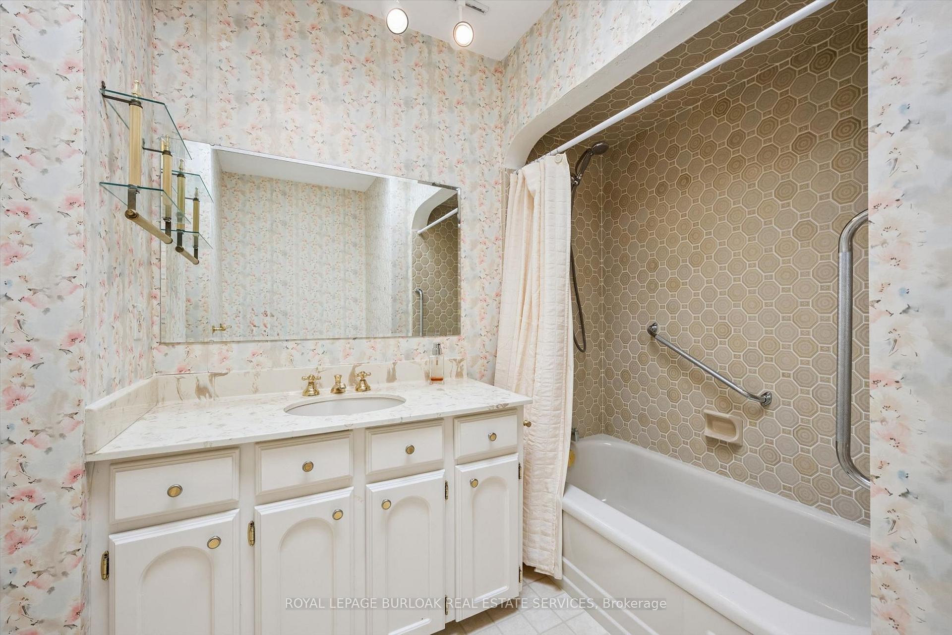 Photo 30 of 138 Appleby Place, Burlington, Shoreacres — HOMEH