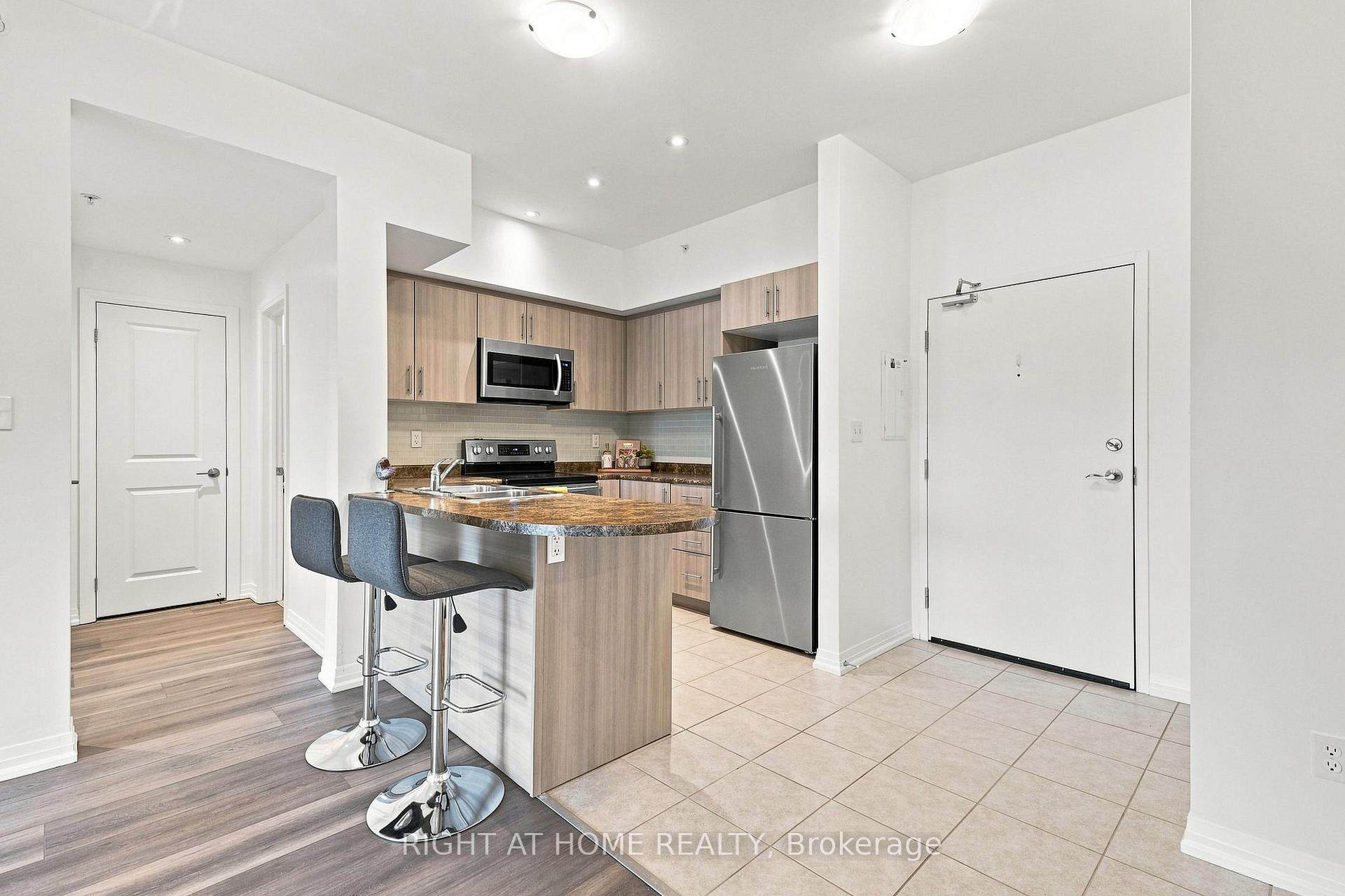 Photo 9 of Unit #106, 299 Cundles Road E, Barrie, Alliance — HOMEH