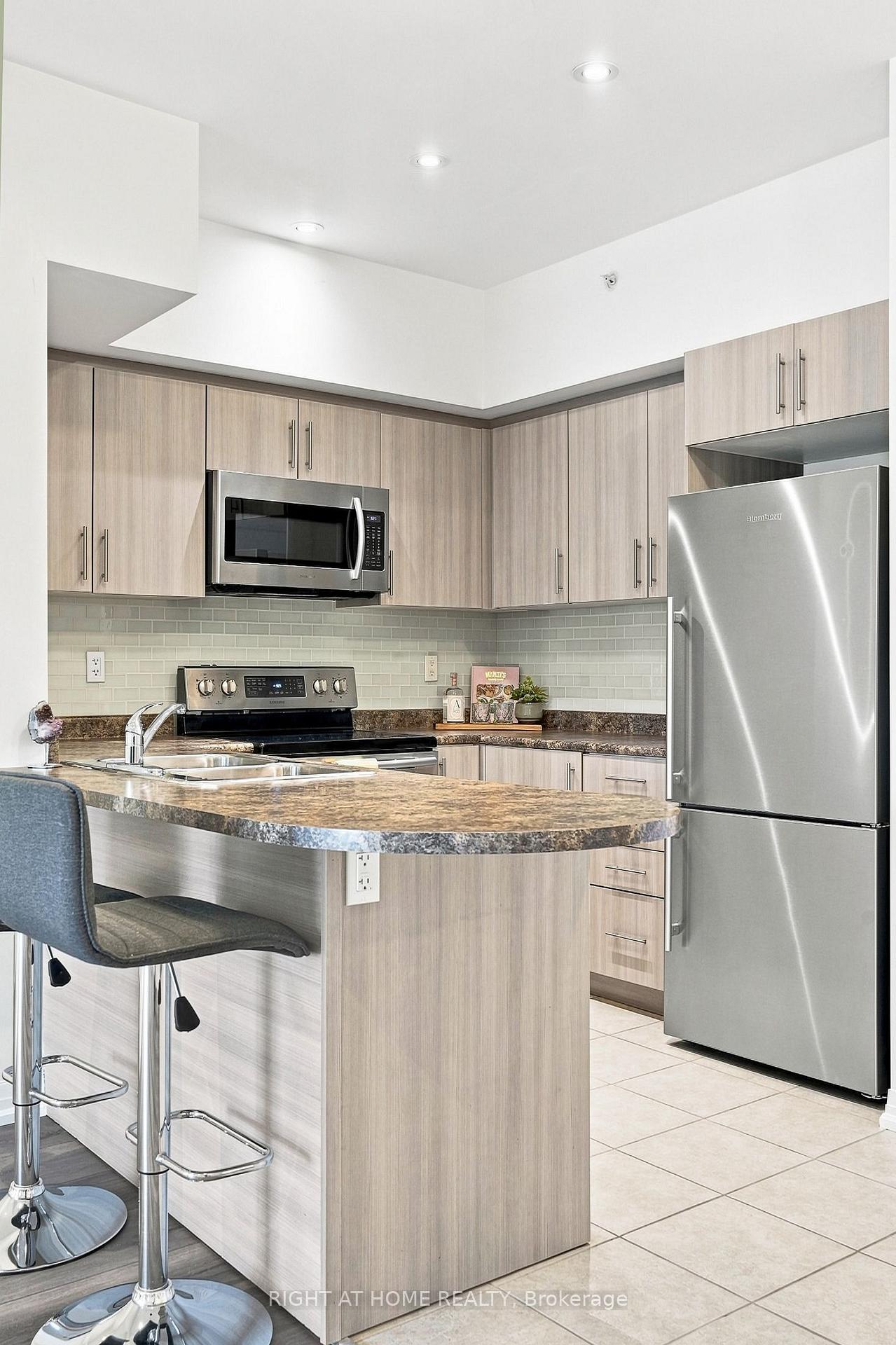 Photo 11 of Unit #106, 299 Cundles Road E, Barrie, Alliance — HOMEH