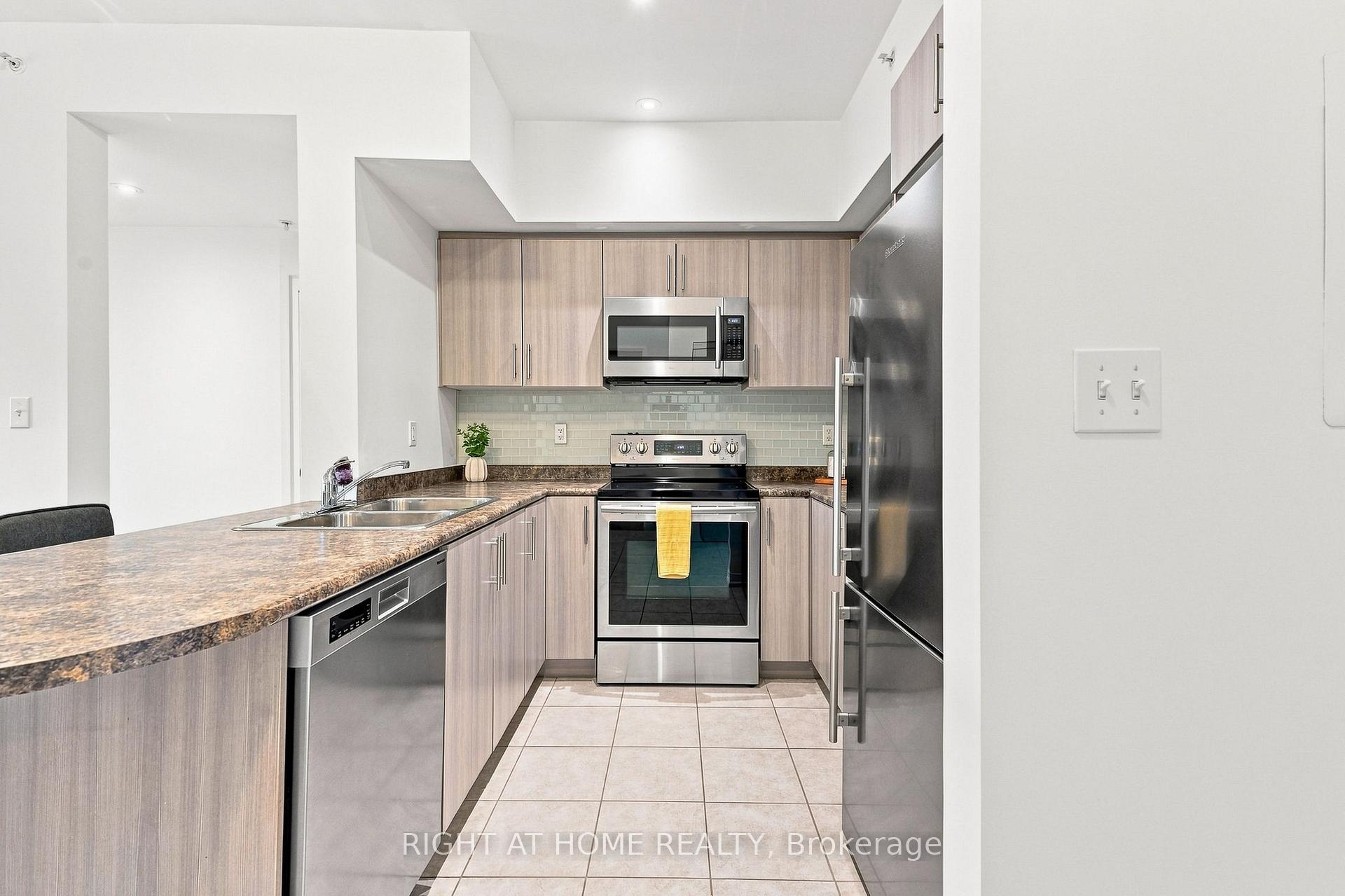 Photo 12 of Unit #106, 299 Cundles Road E, Barrie, Alliance — HOMEH