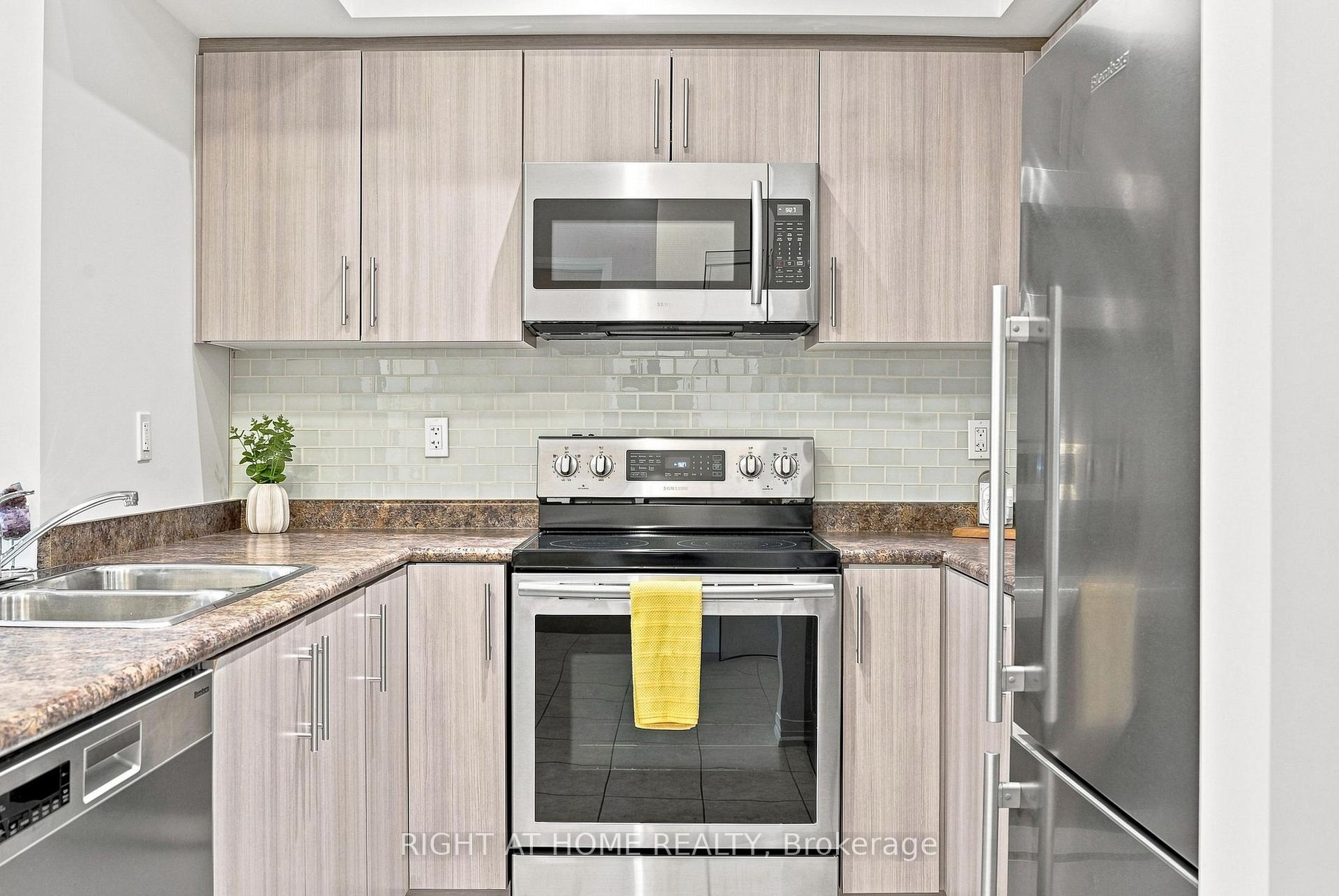 Photo 13 of Unit #106, 299 Cundles Road E, Barrie, Alliance — HOMEH