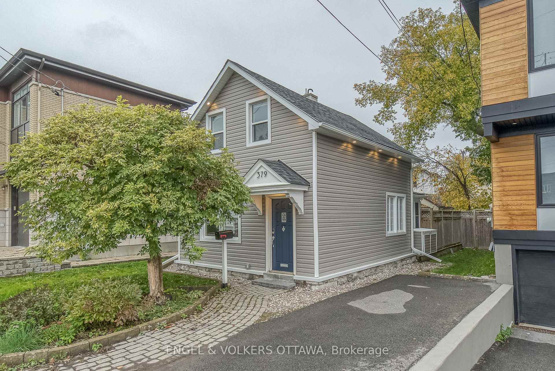 Photo of 379 Madison Avenue