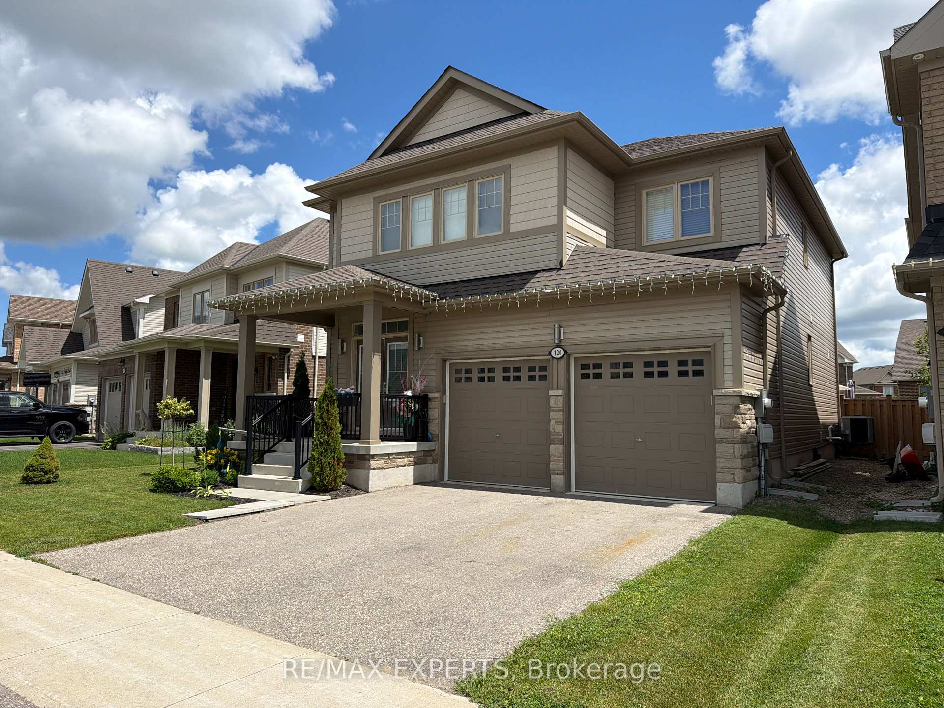 Photo 2 of 120 Farley Road, Centre Wellington, Fergus — HOMEH