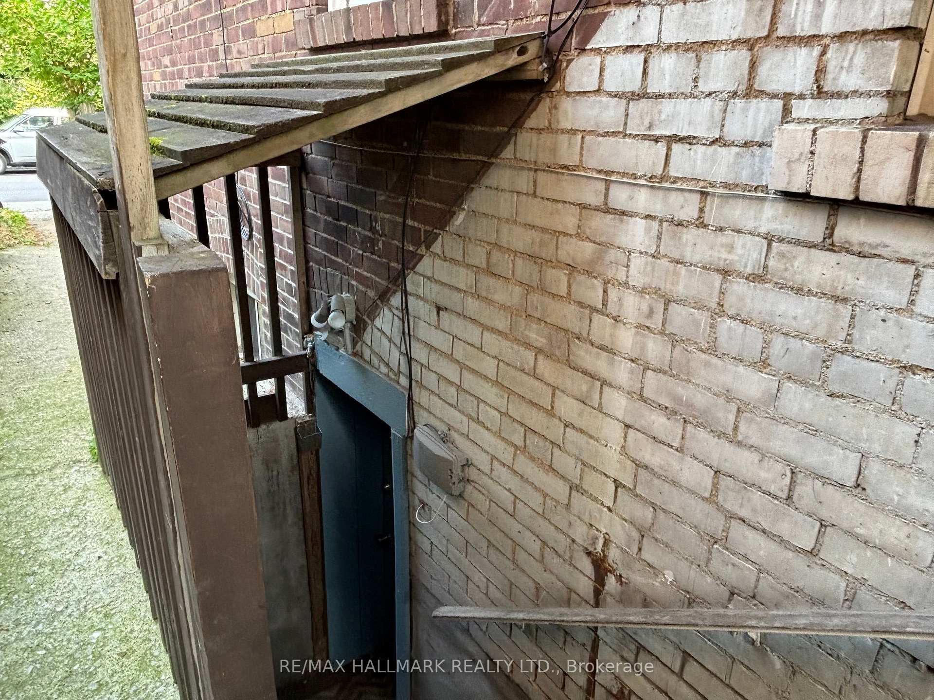 Photo 10 of Unit Lower, 2 Page Street, Toronto, Palmerston-Little Italy — HOMEH