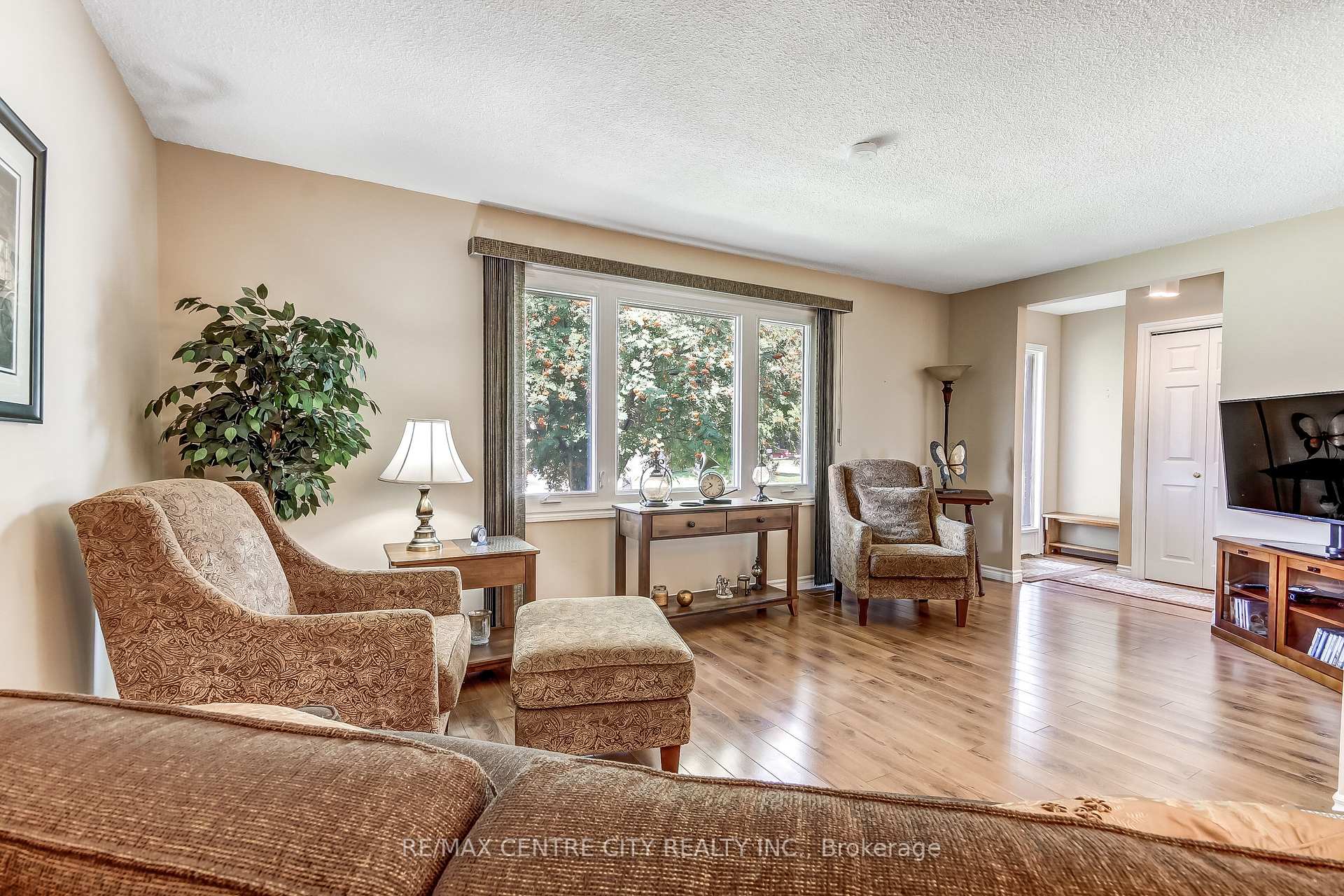 Photo 5 of 153 Highview Drive, St. Thomas — HOMEH