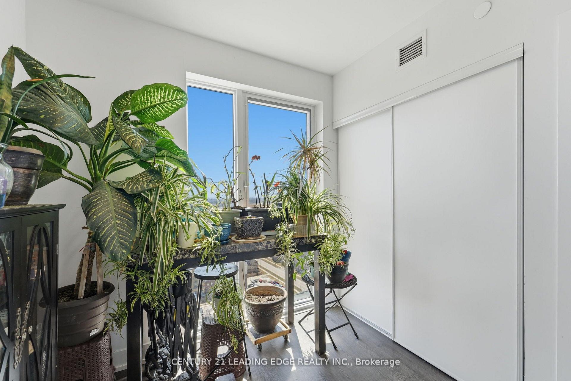 Photo 8 of Unit 2516, 2550 Simcoe Street N, Oshawa, Windfields — HOMEH