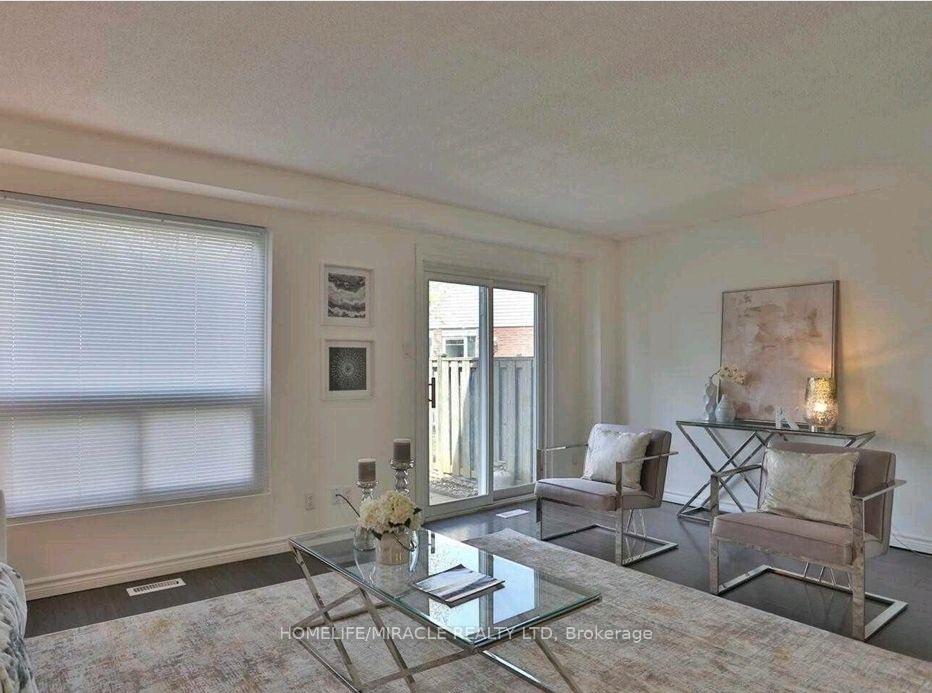 Photo 4 of Unit 38, 32 Mowat Boulevard, Kitchener, Laurentian Hills — HOMEH