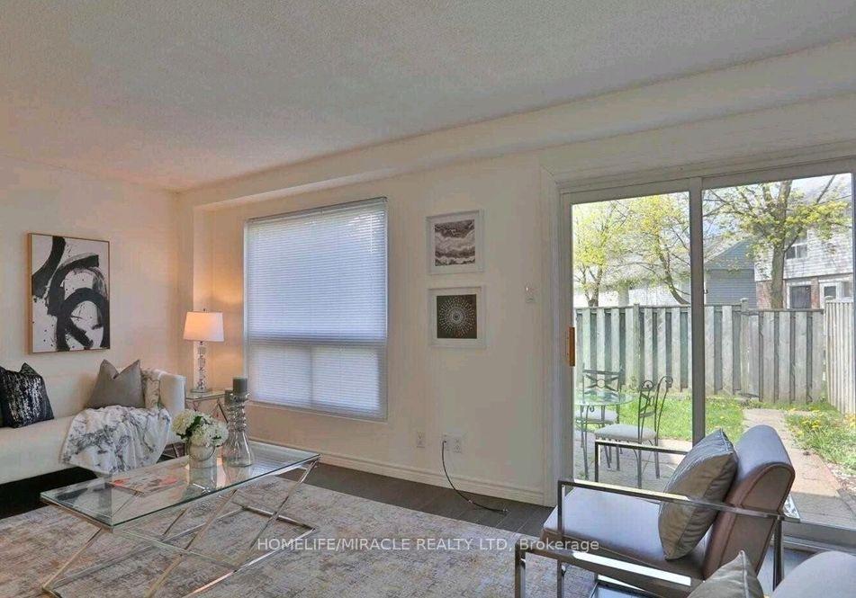 Photo 6 of Unit 38, 32 Mowat Boulevard, Kitchener, Laurentian Hills — HOMEH