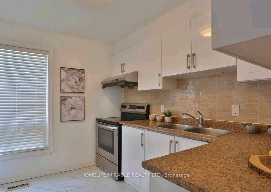 Photo 12 of Unit 38, 32 Mowat Boulevard, Kitchener, Laurentian Hills — HOMEH