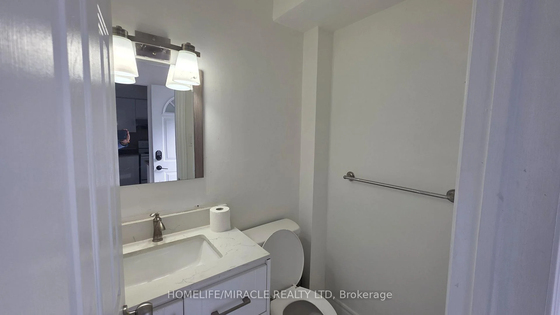Photo 43 of Unit 38, 32 Mowat Boulevard, Kitchener, Laurentian Hills — HOMEH