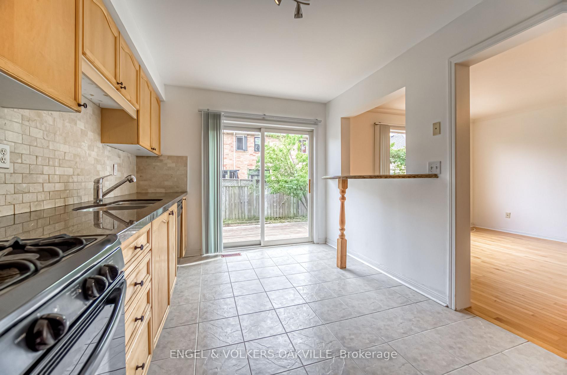 Photo 6 of 1121 Barclay Circle, Milton, Beaty — HOMEH