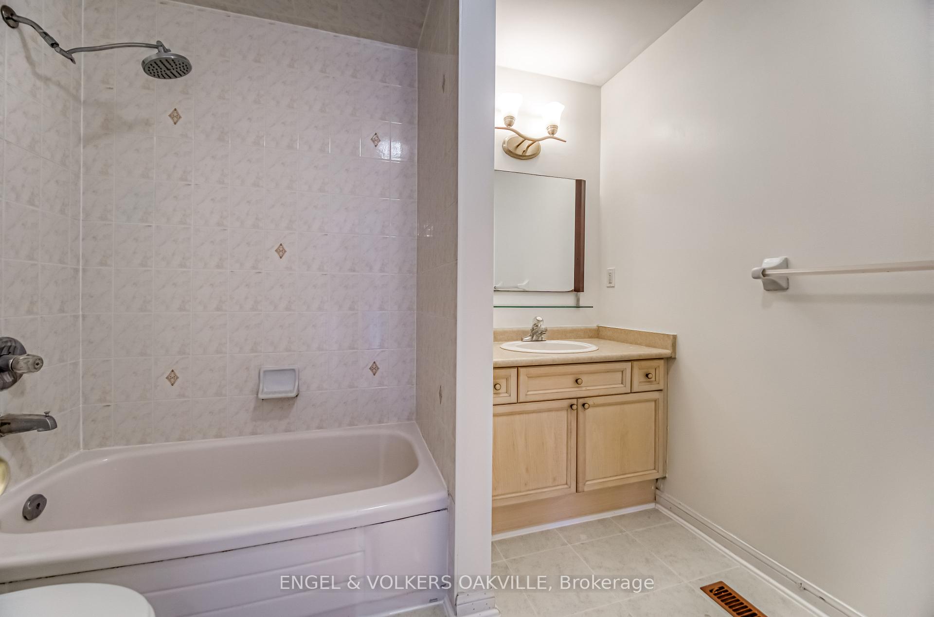 Photo 12 of 1121 Barclay Circle, Milton, Beaty — HOMEH