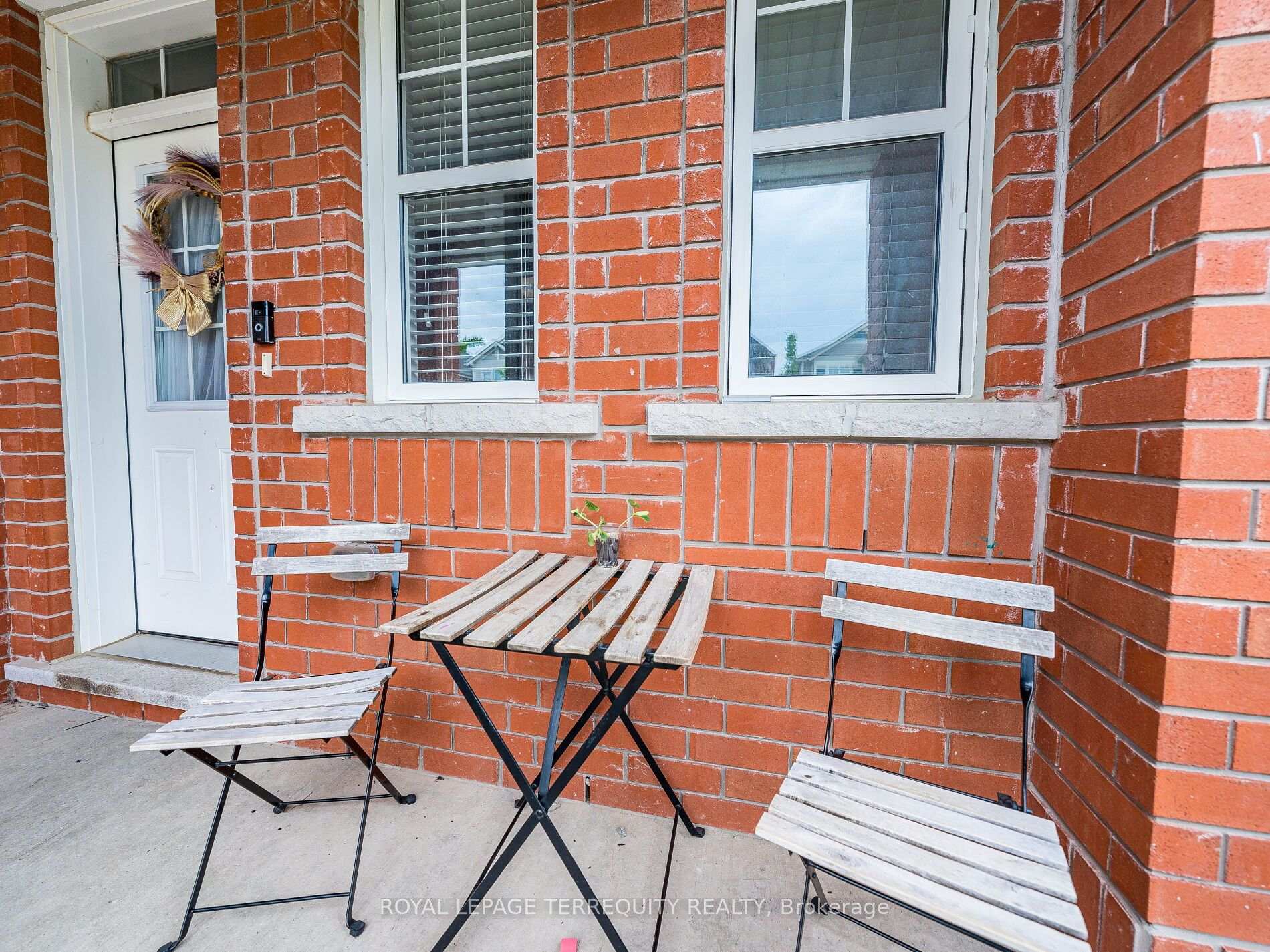 Photo 3 of 903 Penson Crescent, Milton, Coates — HOMEH