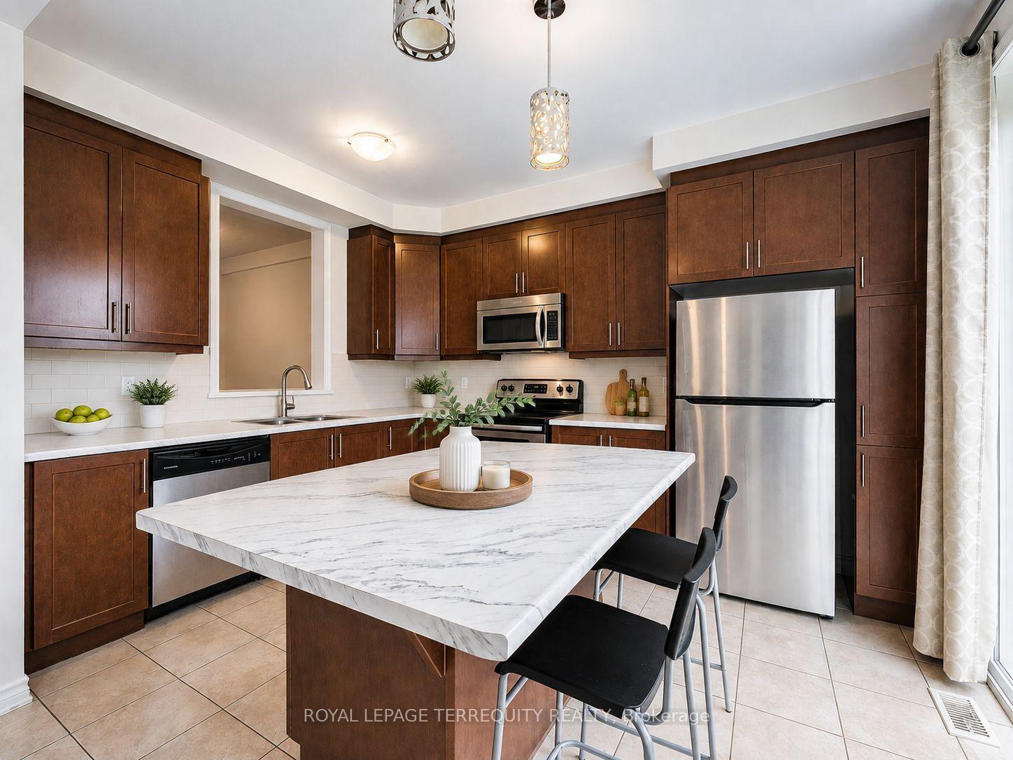 Photo 9 of 903 Penson Crescent, Milton, Coates — HOMEH