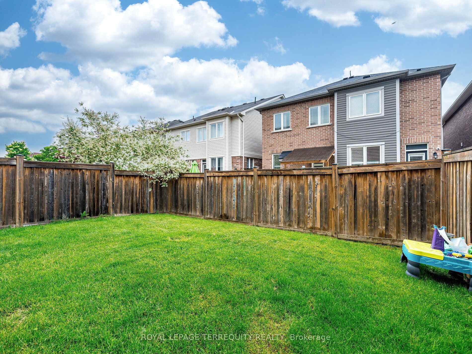 Photo 18 of 903 Penson Crescent, Milton, Coates — HOMEH