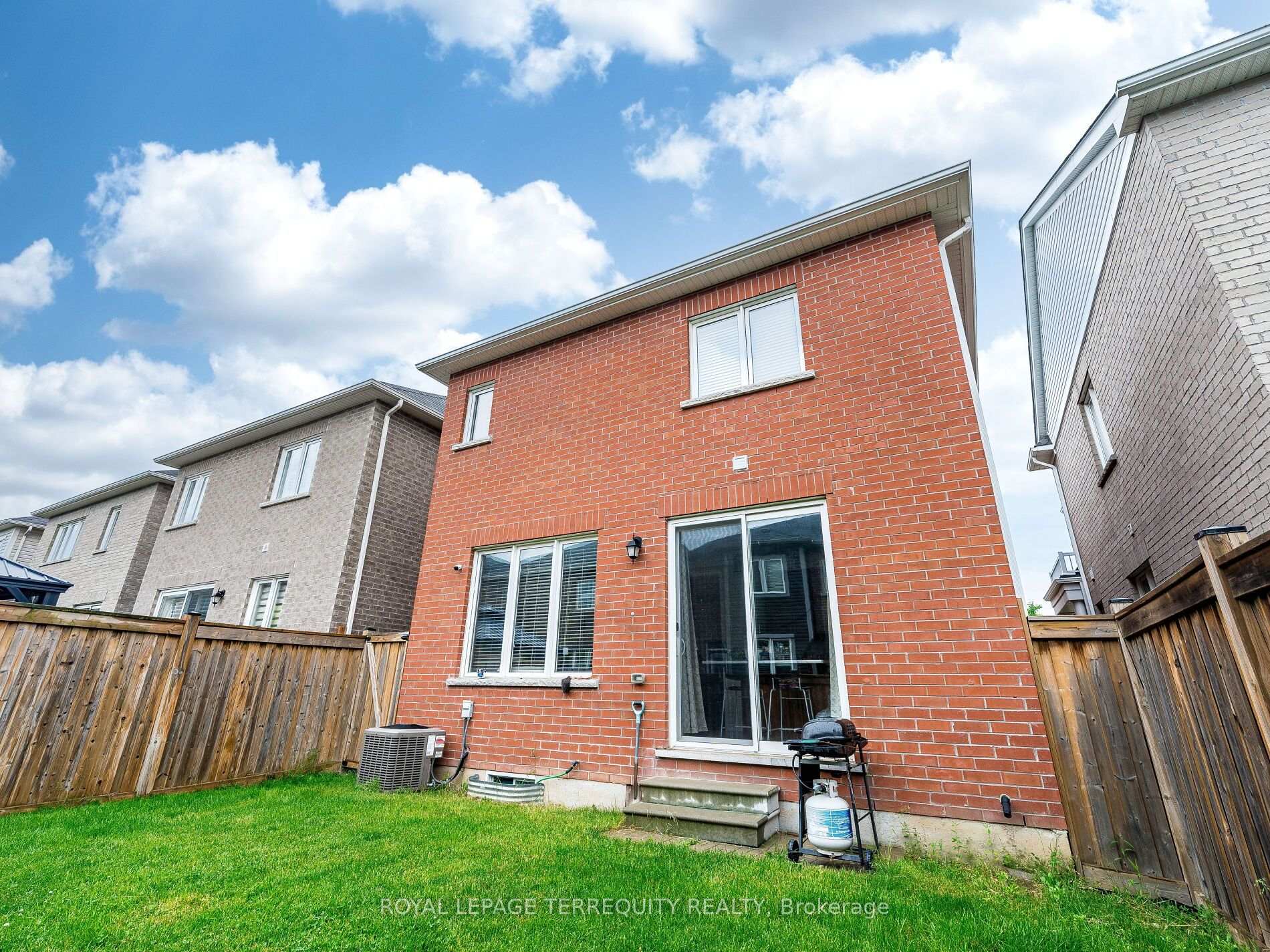 Photo 19 of 903 Penson Crescent, Milton, Coates — HOMEH