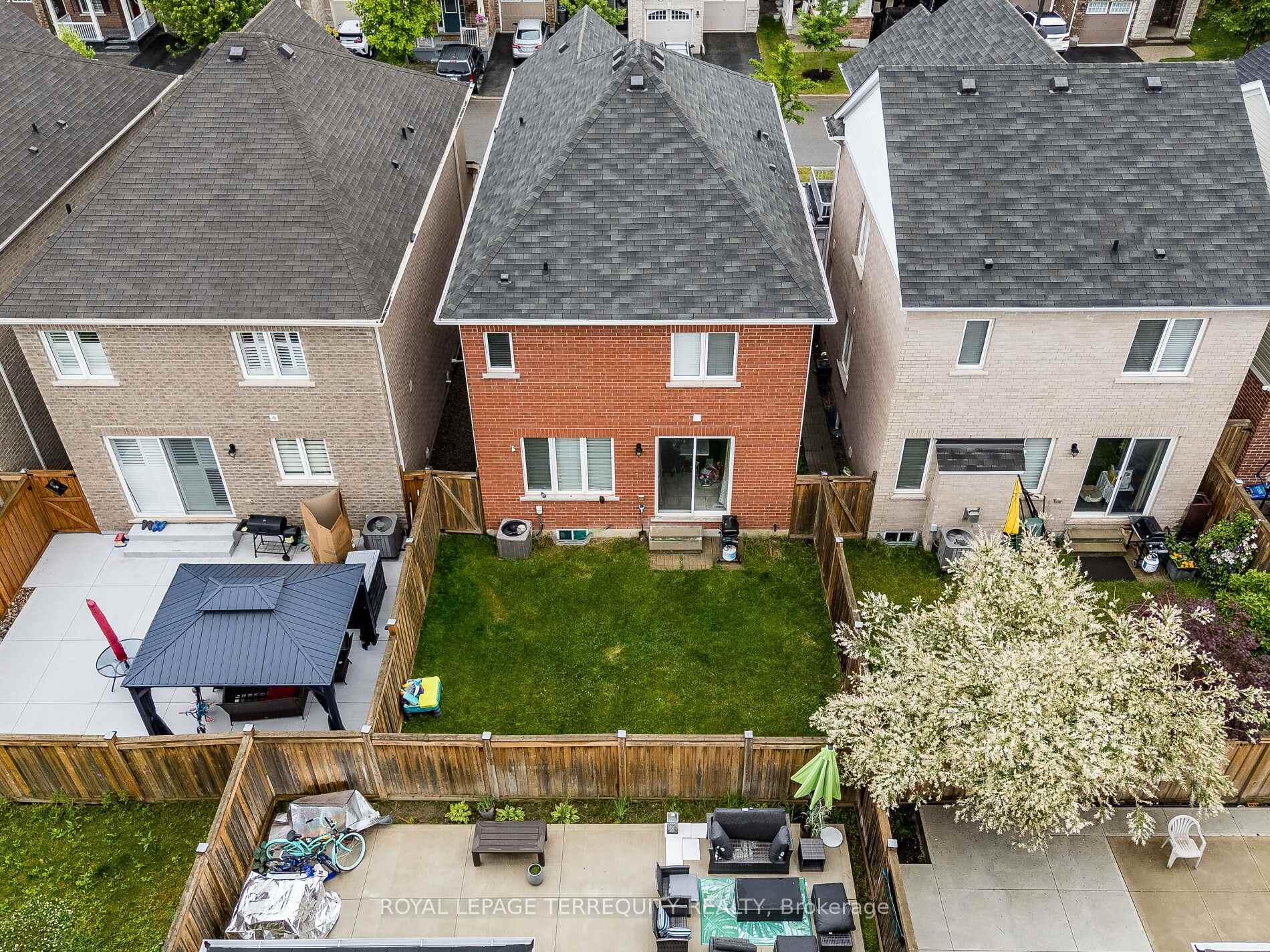 Photo 20 of 903 Penson Crescent, Milton, Coates — HOMEH