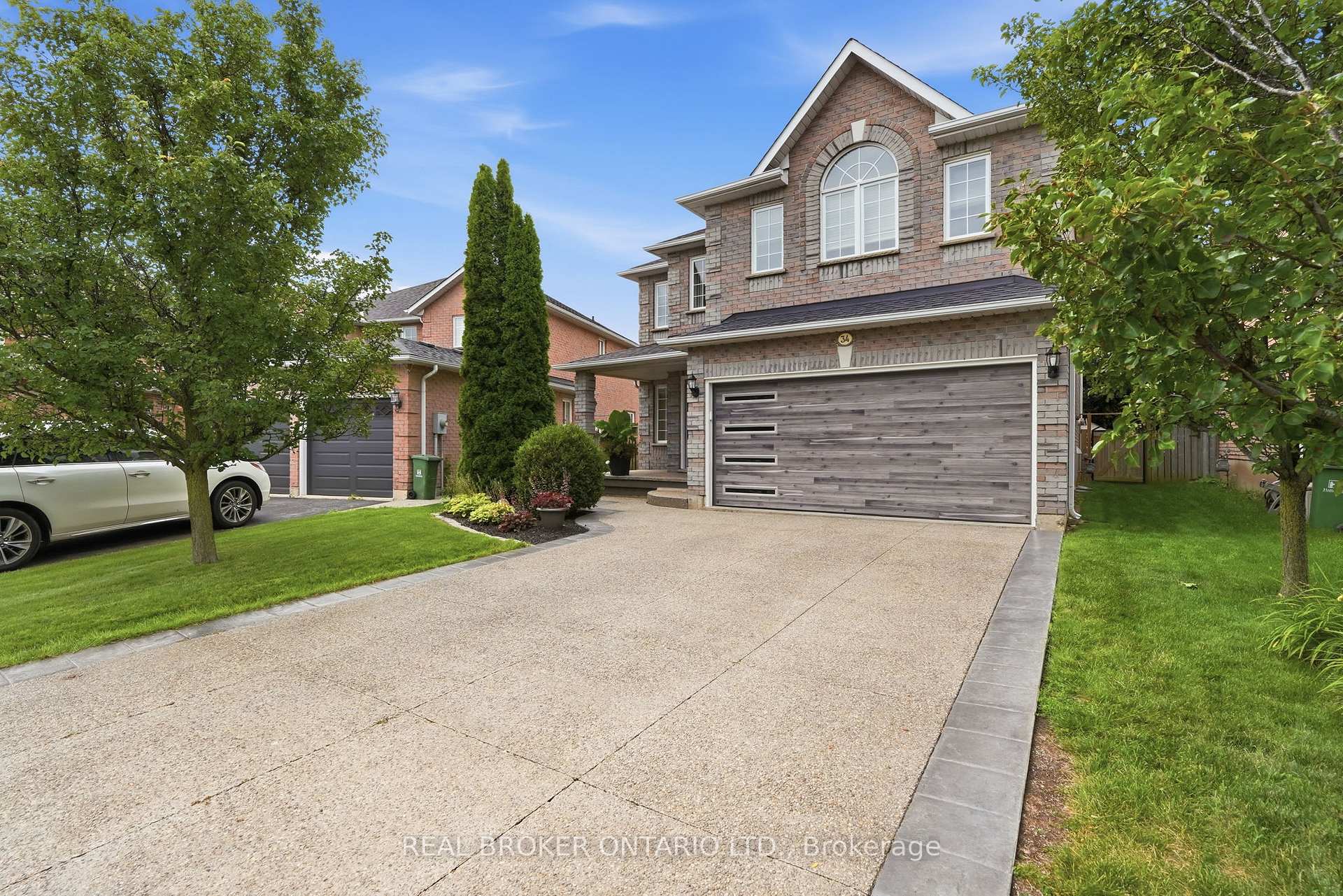 Photo 2 of 34 Keewaydin Street, Hamilton, Waterdown — HOMEH