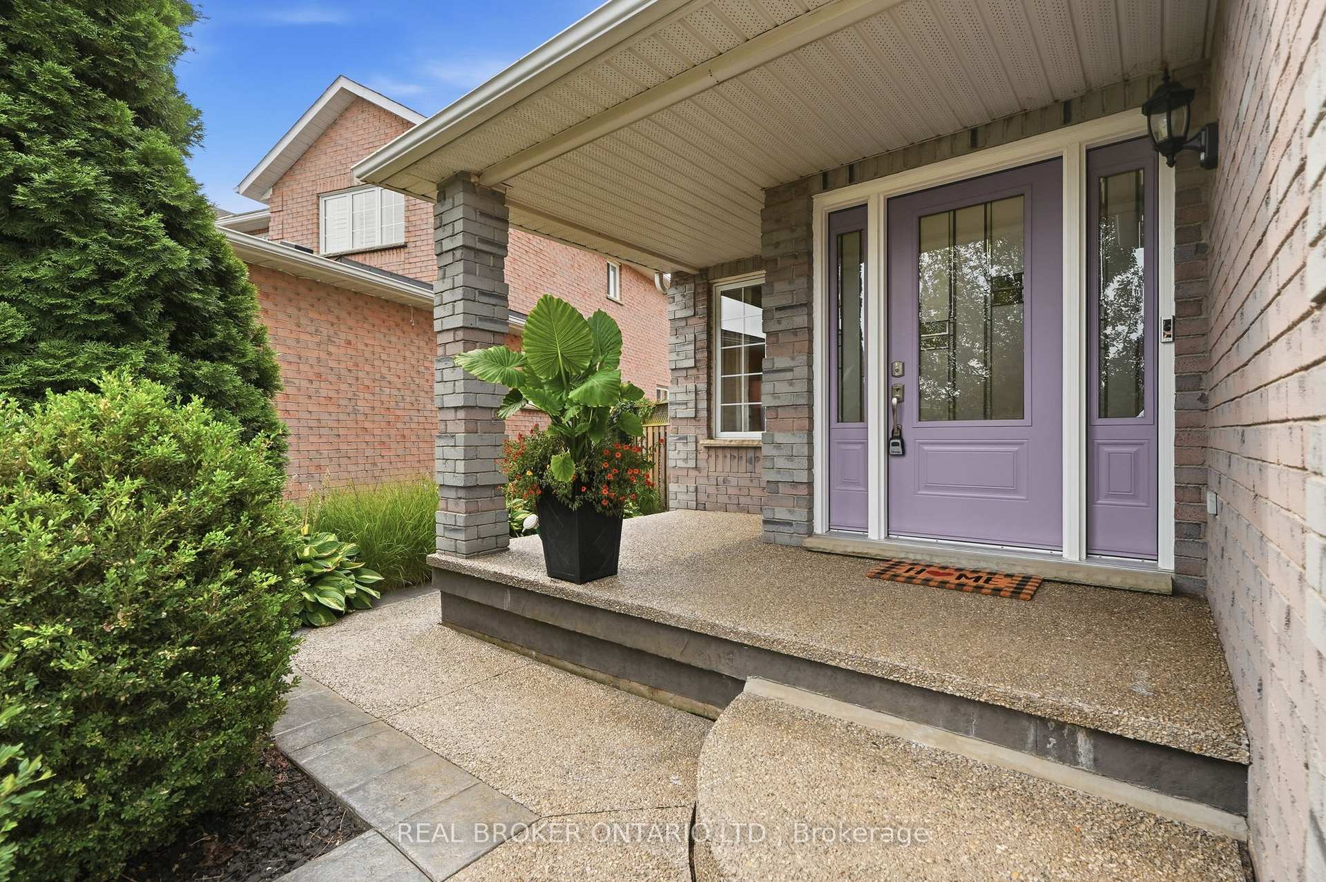 Photo 3 of 34 Keewaydin Street, Hamilton, Waterdown — HOMEH